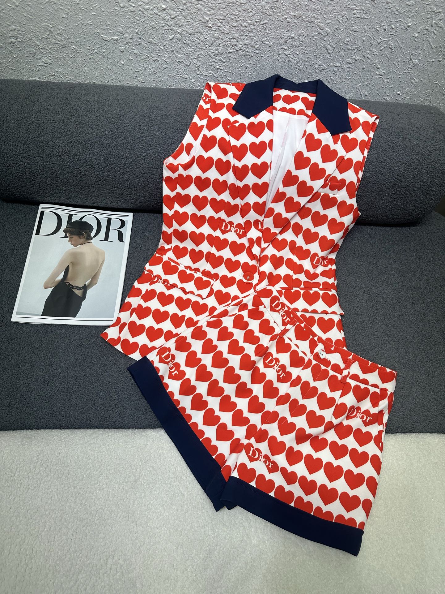 NO:762241,330Dior*2026 new summer suit Sleeveless vest shorts suit/pattern printing/simple and elegant style/monochrome SMLXL 8,,dior,shorts,19860909330Dior*2026夏季新款套装 无袖马甲短裤套装/图案印花/版型简约大气/单色SMLXL 8,,dior,shorts,,Women's clothing