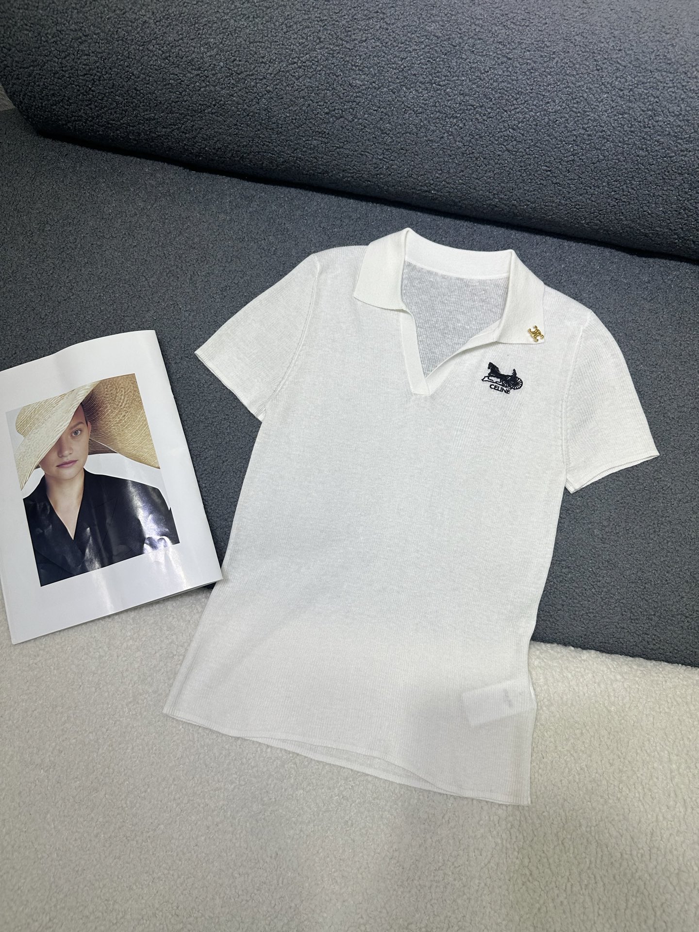 NO:792899,CELlNE */26 Summer new style knitted top/Pattern embroidery decoration/Versatile, no matter the figure/High quality/Two colors SML,,19860909CELlNE */26夏季新款针织上衣/图案刺绣装饰/百搭不挑身材/高品质/ 两色SML,,,Women's clothing