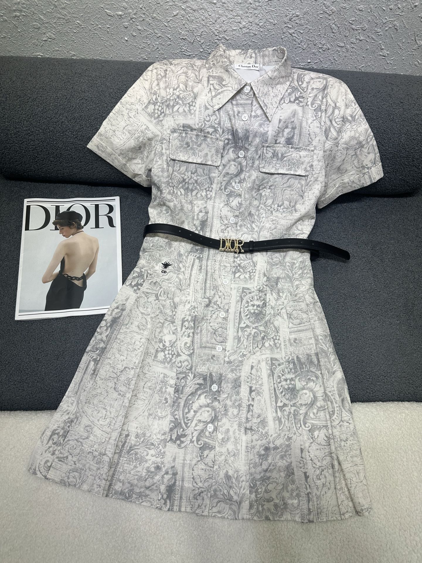 NO:793379,Dior/2026 new summer dress, embroidered bee pattern on the side waist, high-end style with waistband and belt, printed DiorBarocco pattern, inspired by the featured theme of the series, highlighting flowers, butterflies and delicate vines, monochrome SML P,,dior,skirts,19860909Dior/2026夏季新款连衣裙,侧腰刺绣小蜜蜂图案,版型收腰搭配皮带高级大气,印花DiorBarocco图案,灵感源自该系列的特色主题,突显花朵、蝴蝶和精致藤蔓,单色SML P,,dior,skirts,,Women's clothing