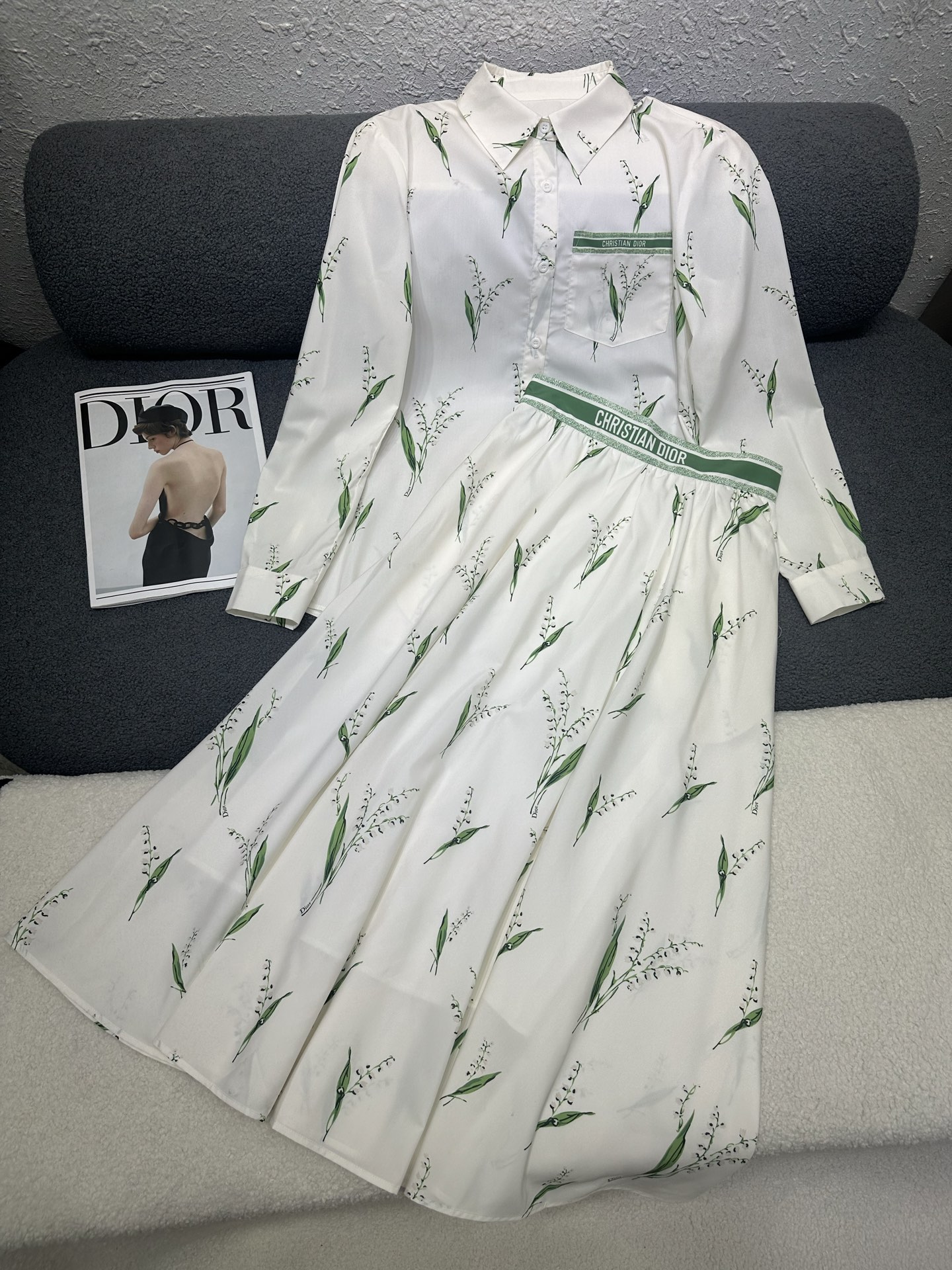 NO:793858,Top Skirt Dior* 2026 Early Spring New Lapel Long Sleeve Shirt Skirt/New Color Print Pattern/Lightweight and Comfortable Fabric Loose and Casual Style/Single Color SML Can be batched separately, dior, skirts,19860909上衣 半裙Dior*2026早春新款 翻领长袖衬衣半裙/新花色印花图案/面料轻薄舒适 版型宽松休闲/单色 SML 可分开批,,dior,skirts,,Women's clothing
