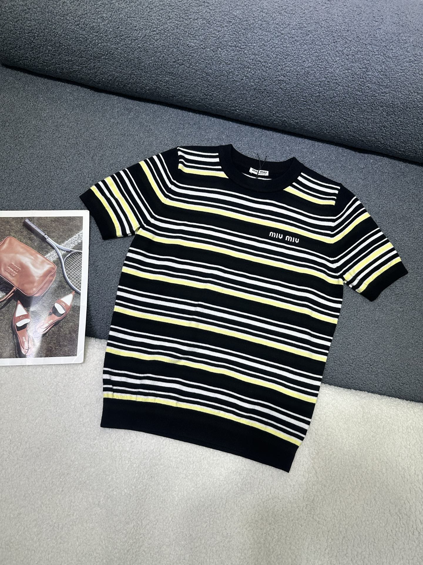 NO:793835,MiuMiu *2026 new summer style round neck striped short-sleeved knitted letter pattern decoration knitted fabric soft and comfortable two-color SML P,,miumiu,T-shirt,19860909MiuMiu *2026夏季新款圆领条纹短袖针织 字母图案装饰 针织面料柔软舒适 两色SML P,,miumiu,T-shirt,,Women's clothing