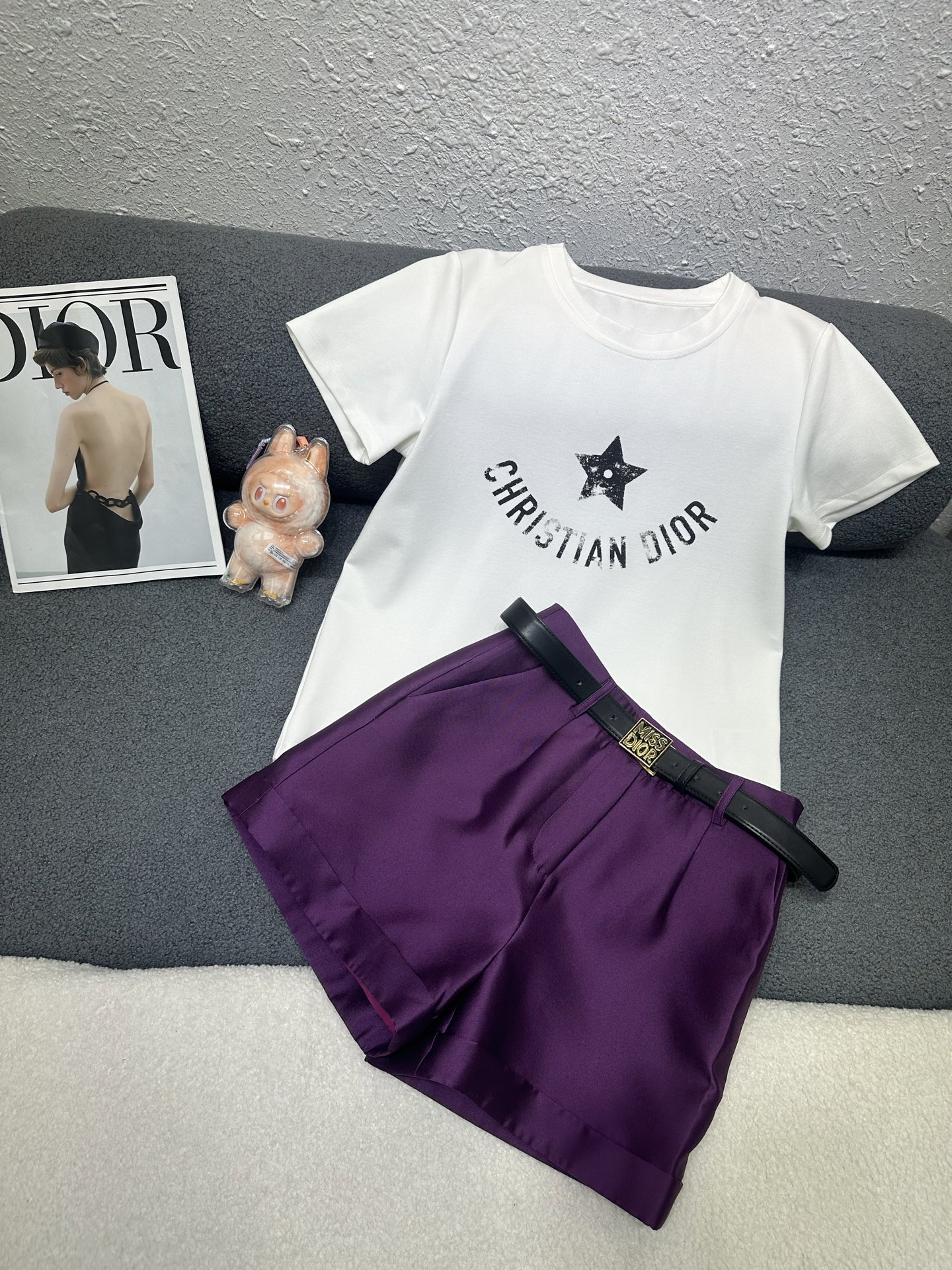 NO:795771,Dior*2026 new summer tops and shorts suit/clothes pattern printing decoration/shorts with belt/style and style to reduce age/three colors SML P,,dior,shorts,19860909Dior*2026夏季新款上衣短裤套装/衣服图案印花装饰/ 短裤搭配腰带/版型洋气减龄/三色SML P,,dior,shorts,,Women's clothing