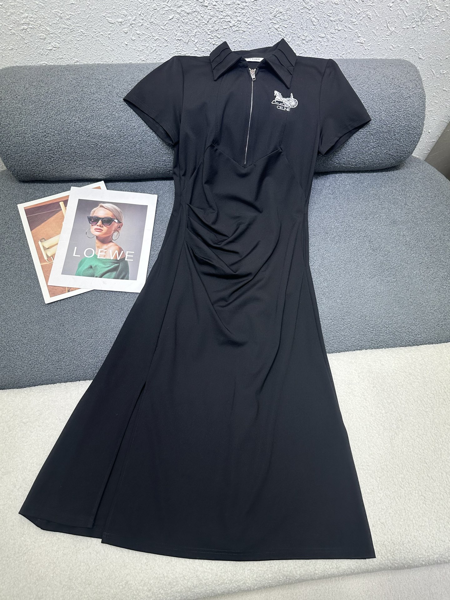 NO:796263,CHANEL*2026 new summer short-sleeved dress with graphic letter embroidery decoration, high-grade Tencel Roman fabric, pleated waist technology, invisible zipper on the right side, slim and versatile design, double pocket design, very good-looking, high quality, two-color SML, chanel, skirts, T-shirt,19860909CHANEL*2026新款夏季短袖连衣裙 图案字母刺绣装饰 高级天丝罗马面料 腰部捏褶工艺 右侧加隐形拉链 版型显瘦百搭 双口袋设计 非常好看 高品质 两色SML,,chanel,skirts,T-shirt,,Women's clothing