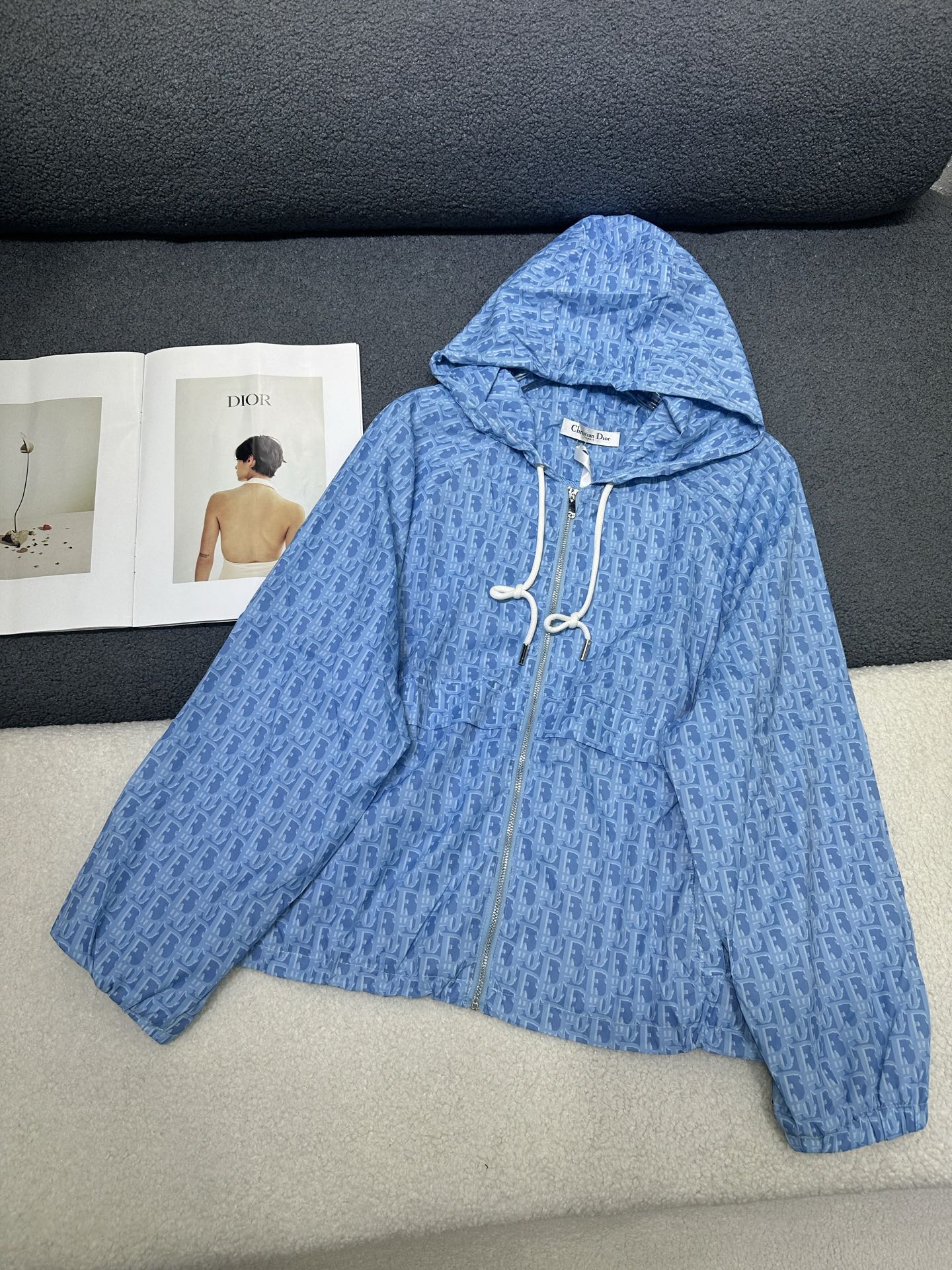 NO:796258,Dior/Dior 2026 new summer sun protection jacket, this sporty high-quality hooded design, classic print pattern, ultra-light and breathable fabric, breathable mesh lining not stuffy/two-color SML P,, dior, dior, jackets & coats, hats,19860909Dior/迪奥2026夏季新款防晒外套,这款运动风高品质连帽设计,经典印花图案,面料超轻透气,里布采用透气网里布不闷热/两色SML P,,dior,dior,jackets & coats,hats,,Women's clothing