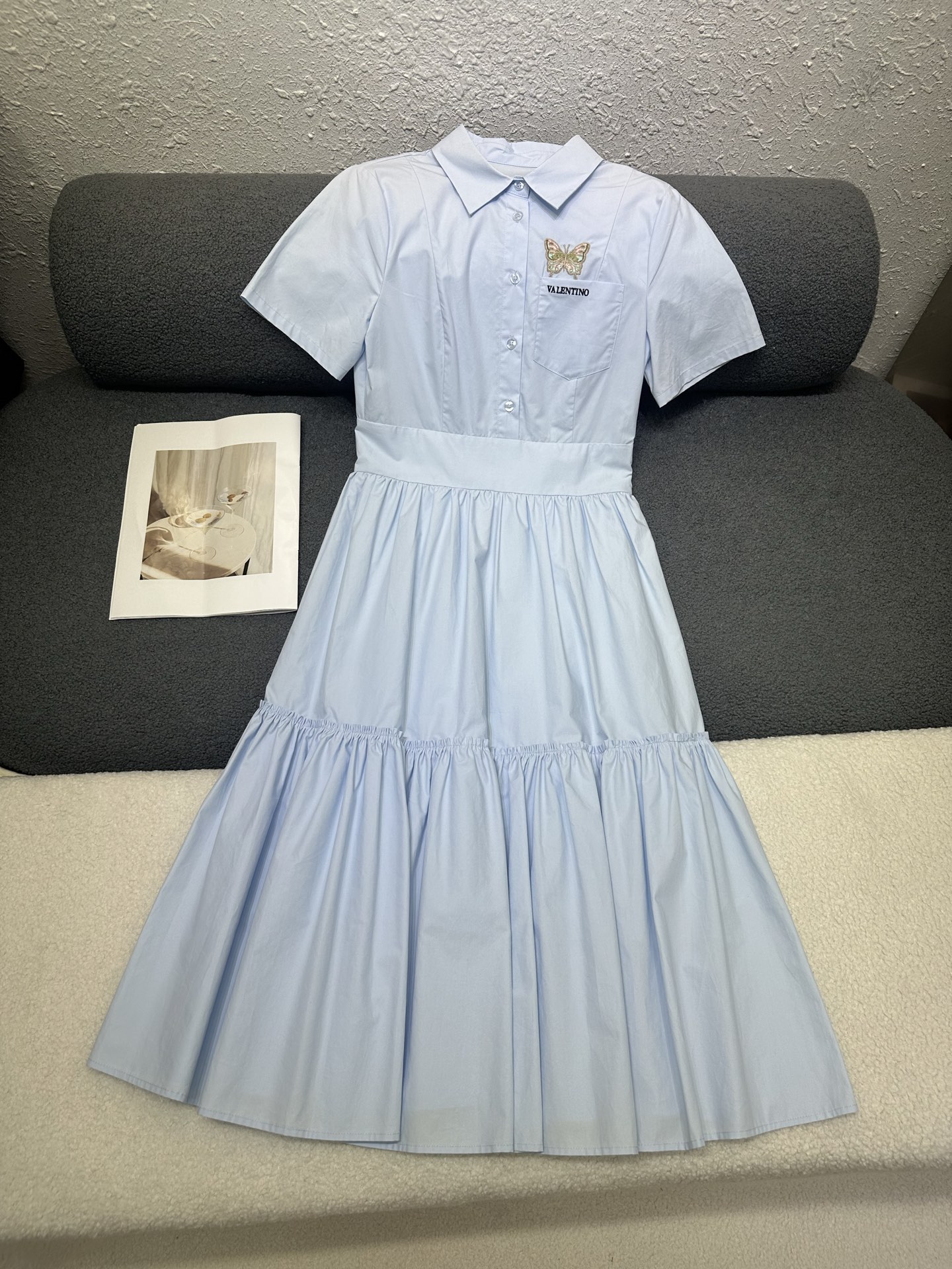 NO:796253,Valentin*/26SS new short-sleeved shirt dress/butterfly letter embroidered decoration/pleated skirt/two colors and three codes SML P,,valentino,skirts,shirts,T-shirt,19860909Valentin*/26SS新款短袖衬衫连衣裙/蝴蝶字母绣花装饰/收褶裙摆/两色三码SML P,,valentino,skirts,shirts,T-shirt,,Women's clothing