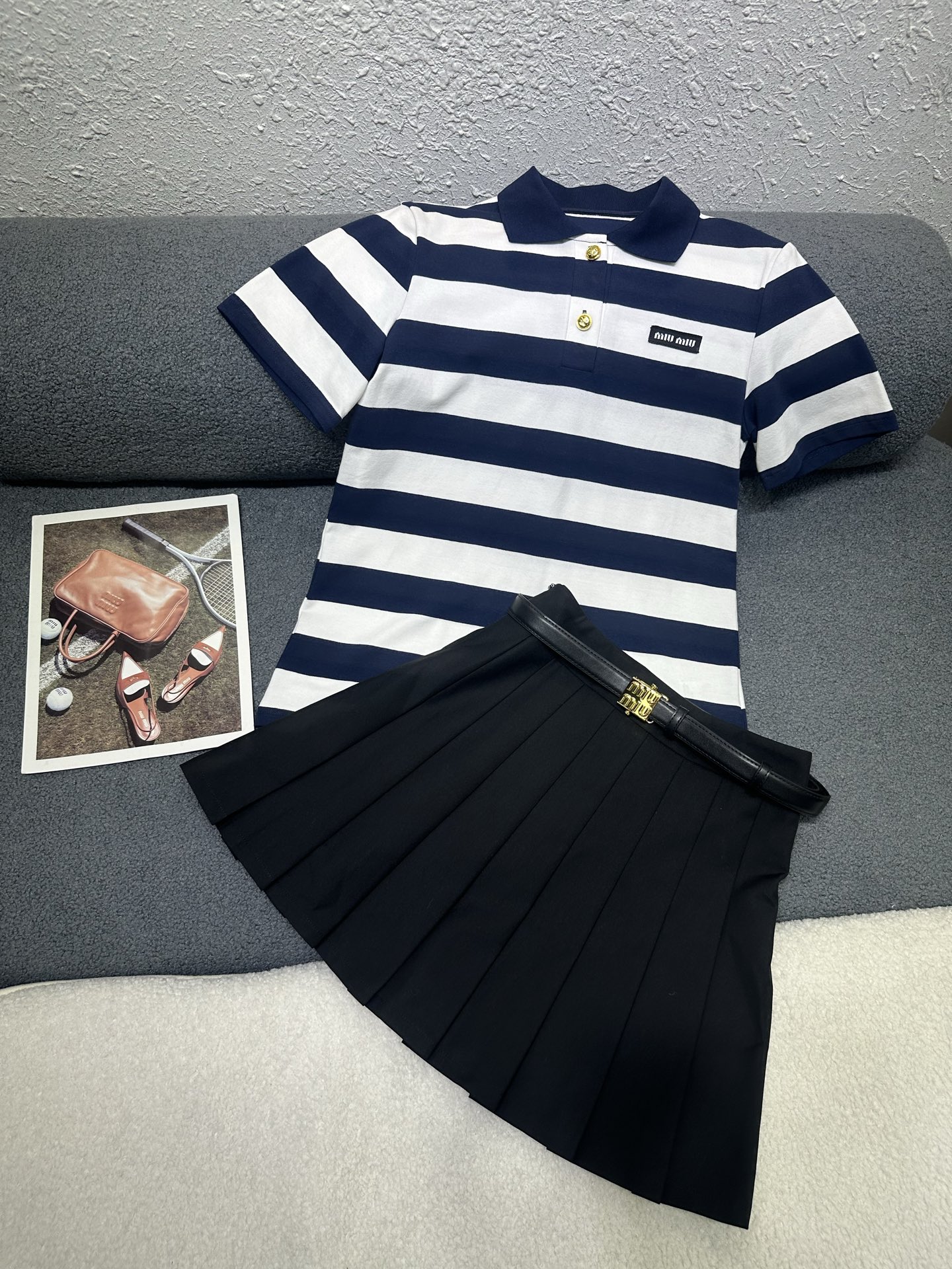 NO:797863,MiuMi*/New striped top folded skirt suit/casual, elegant and playful/matching belt/versatile and fashionable slimming/single color three codes SMLXL,,miumiu,skirts,19860909MiuMi*/新款条纹上衣压折半裙套装/休闲大方俏皮/搭配腰带/百搭时尚显瘦/单色三码SMLXL,,miumiu,skirts,,Women's clothing