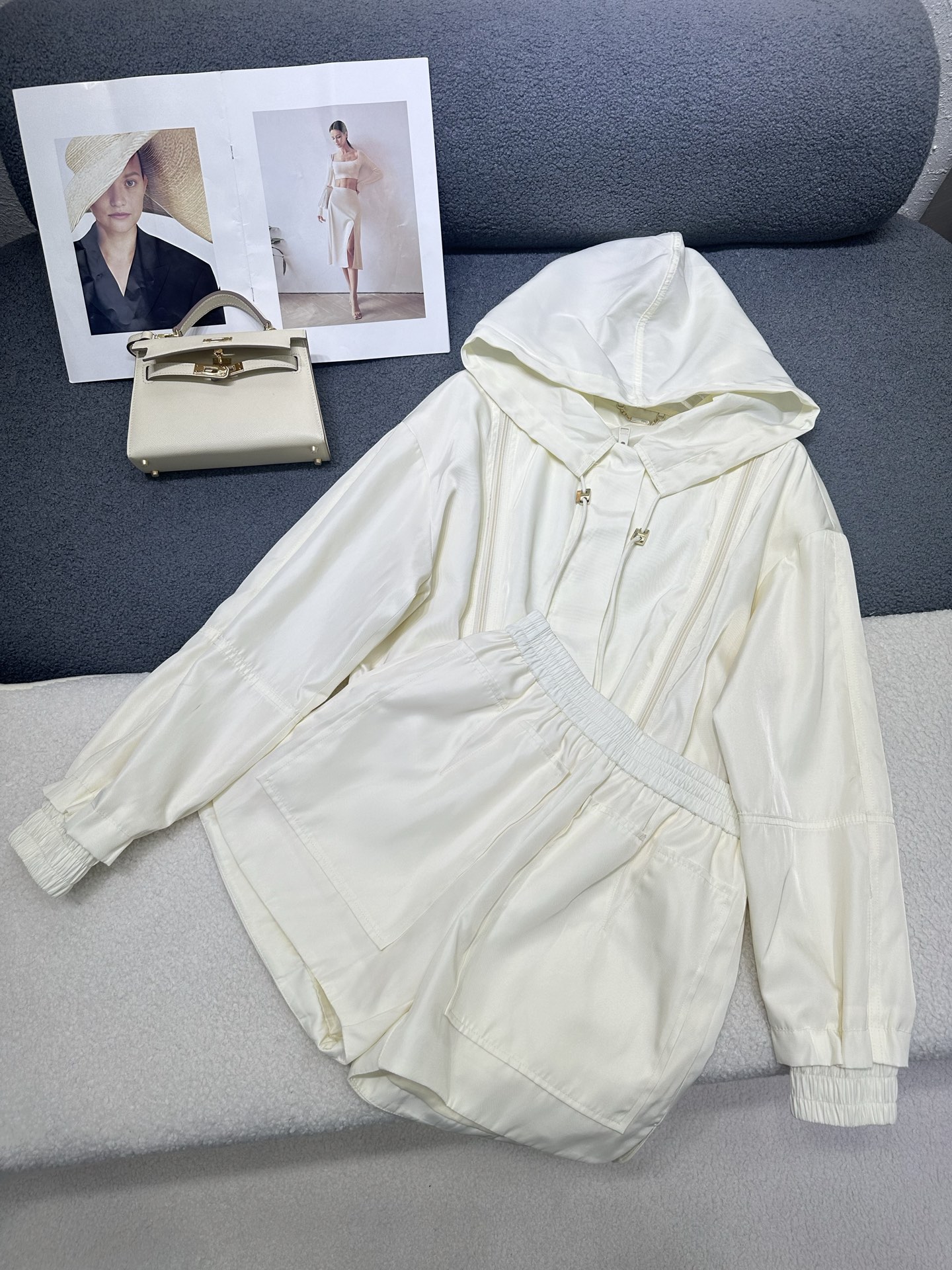NO:797878,FEND*/New hooded jacket shorts suit/casual and elegant/very bright colors and high-end/high quality/two colors and three codes SML P,,fendi,shorts,jackets & coats,hats,19860909FEND*/新款连帽外套短裤套装/休闲大方/颜色非常鲜艳高级/高品质/两色三码SML P,,fendi,shorts,jackets & coats,hats,,Women's clothing
