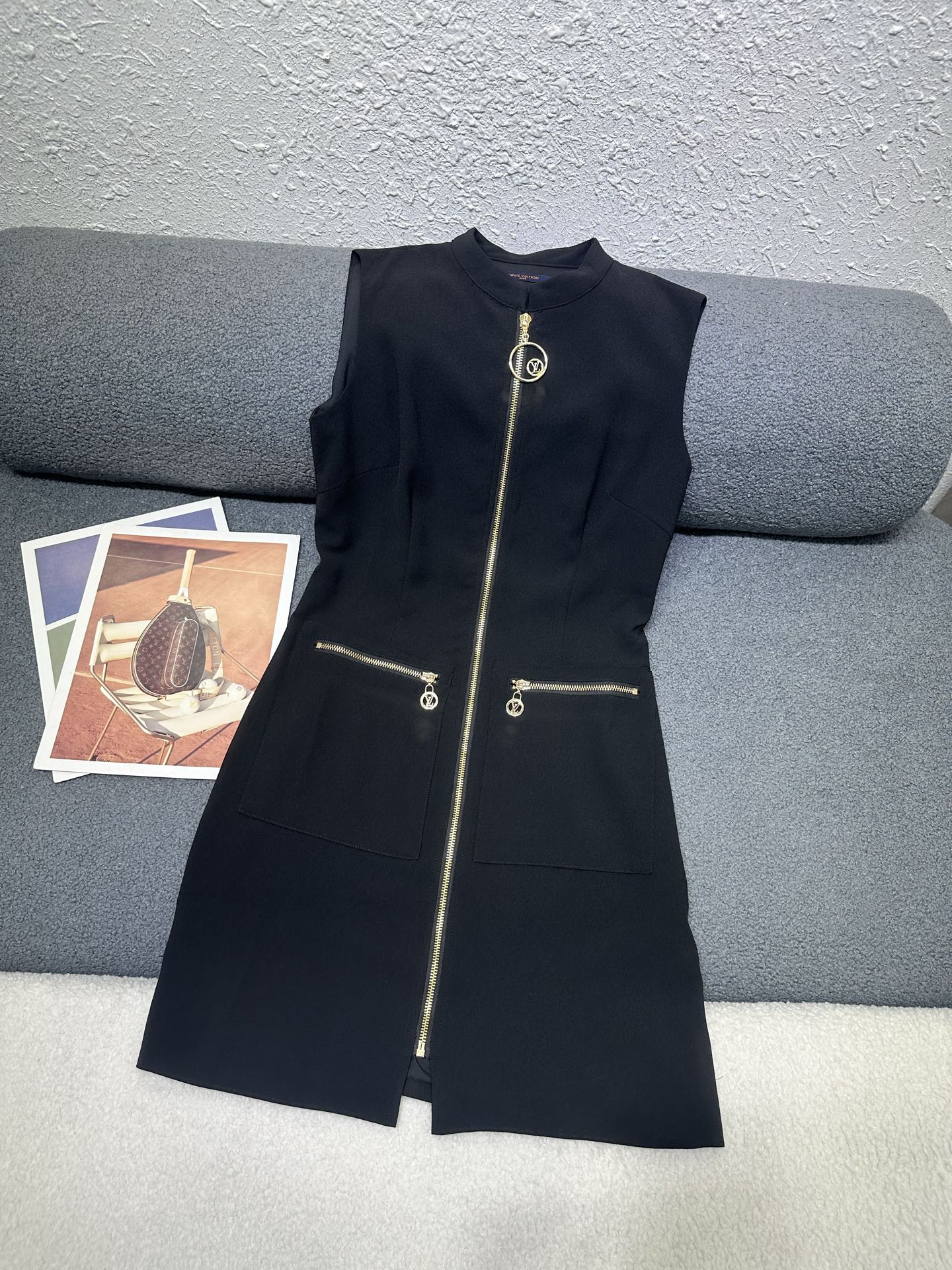 NO:798851,LV's new dress is fashionable, low-key, luxurious and high-end/the version is versatile and not picky/the workmanship quality depends on the details/white, rich and beautiful must buy/highly recommended/high quality single color size SML P,, louis vuitton, skirts,19860909LV 新款连衣裙 时髦低调气质又奢华高级/版型百搭不挑人/做工品质看细节/白富美必入/强烈推荐 /高品质 单色 尺码SML P,,louis vuitton,skirts,,Women's clothing