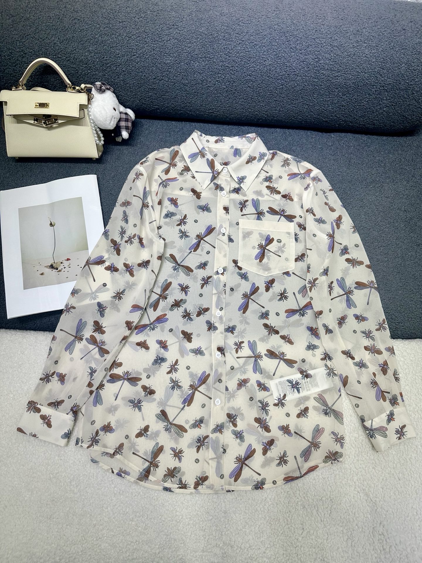 NO:800190,Gcuui*2026 new lapel long-sleeved shirt/dragonfly pattern printing/light and comfortable fabric, loose and casual style/monochrome SML P,,shirts,19860909Gcuui*2026新款翻领长袖衬衫/蜻蜓图案印花/面料轻薄舒适 版型宽松休闲/单色 SML P,,shirts,,Women's clothing