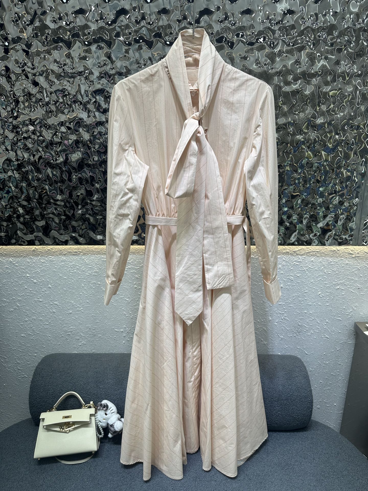 NO:800745,Dior*26SS new dress with customized belt /Exquisite workmanship /Elegant upper body effect /High quality /Single color SML,,dior,skirts,19860909Dior*26SS新款连衣裙 搭配定制腰带 /做工精致感十足 /上身效果优雅大气 /高品质/单色SML,,dior,skirts,,Women's clothing