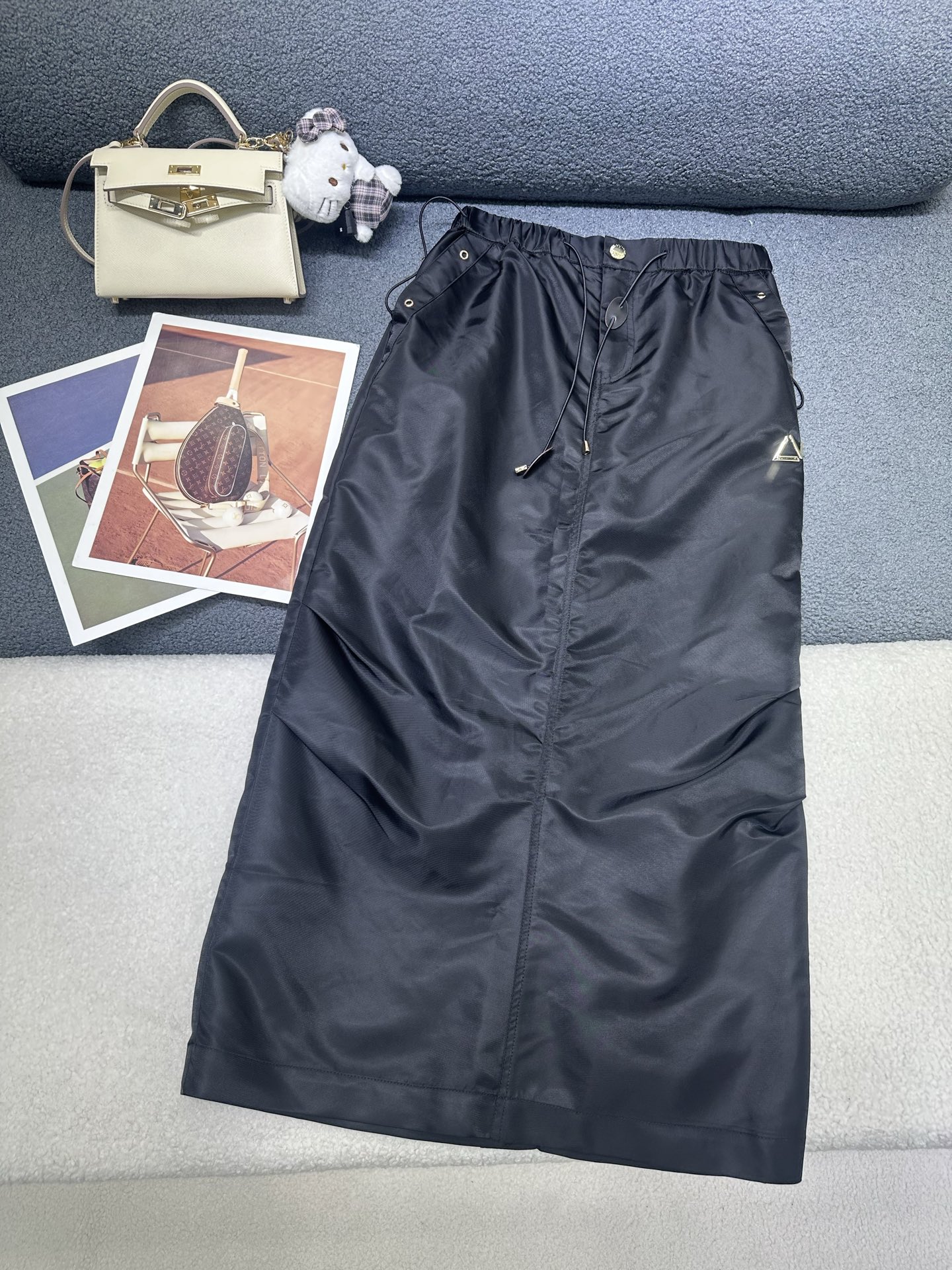 NO:800727,Louis Vuitton*26ss new skirt/classic age-reducing item, fashionable design and uninspiring fit, slim and versatile/high quality, two-color SML P,,louis vuitton,skirts,19860909Louis Vuitton*26ss 新款半裙/经典减龄单品 设计时髦版型不挑人 显瘦百搭/高品质 两色SML P,,louis vuitton,skirts,,Women's clothing