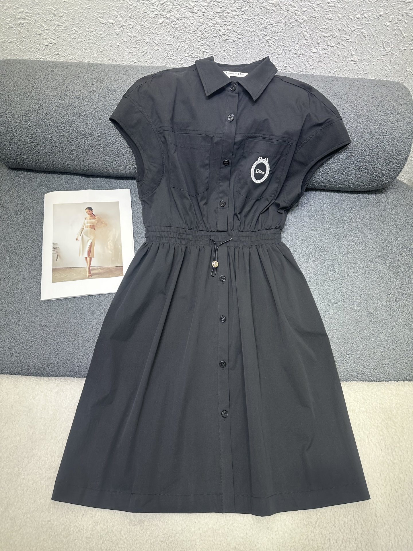 NO:801743,Dior/2026 new summer dress, embroidered LOGO pattern on the chest, dropped shoulders, casual fit, adjustable elasticity, mid-length skirt to fit your body, 2 colors SML, dior, skirts,19860909Dior/2026夏季新款连衣裙,胸前刺绣LOGO图案装饰,落肩休闲版型,松紧可调节,裙子中长不身材穿 2色SML,,dior,skirts,,Women's clothing