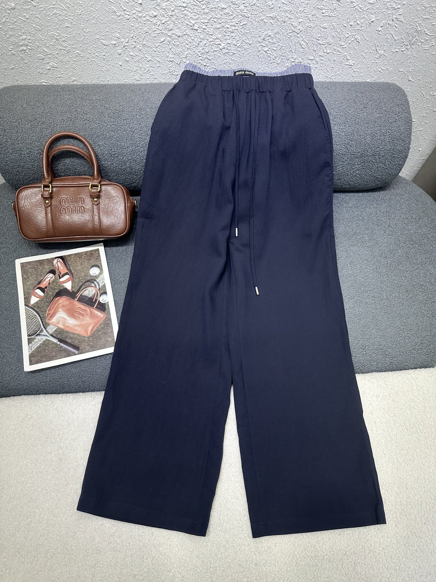 NO:801203,MiuMiu*2026 new summer wide-leg pants/cotton and linen fabric/waistband splicing plaid design/fabric is light and breathable, age-reducing and versatile, two-color SML,,miumiu,19860909MiuMiu*2026夏季新款阔腿裤/棉麻面料/腰头拼接格子设计/面料轻薄透气 版型减龄百搭 两色SML,,miumiu,,Women's clothing
