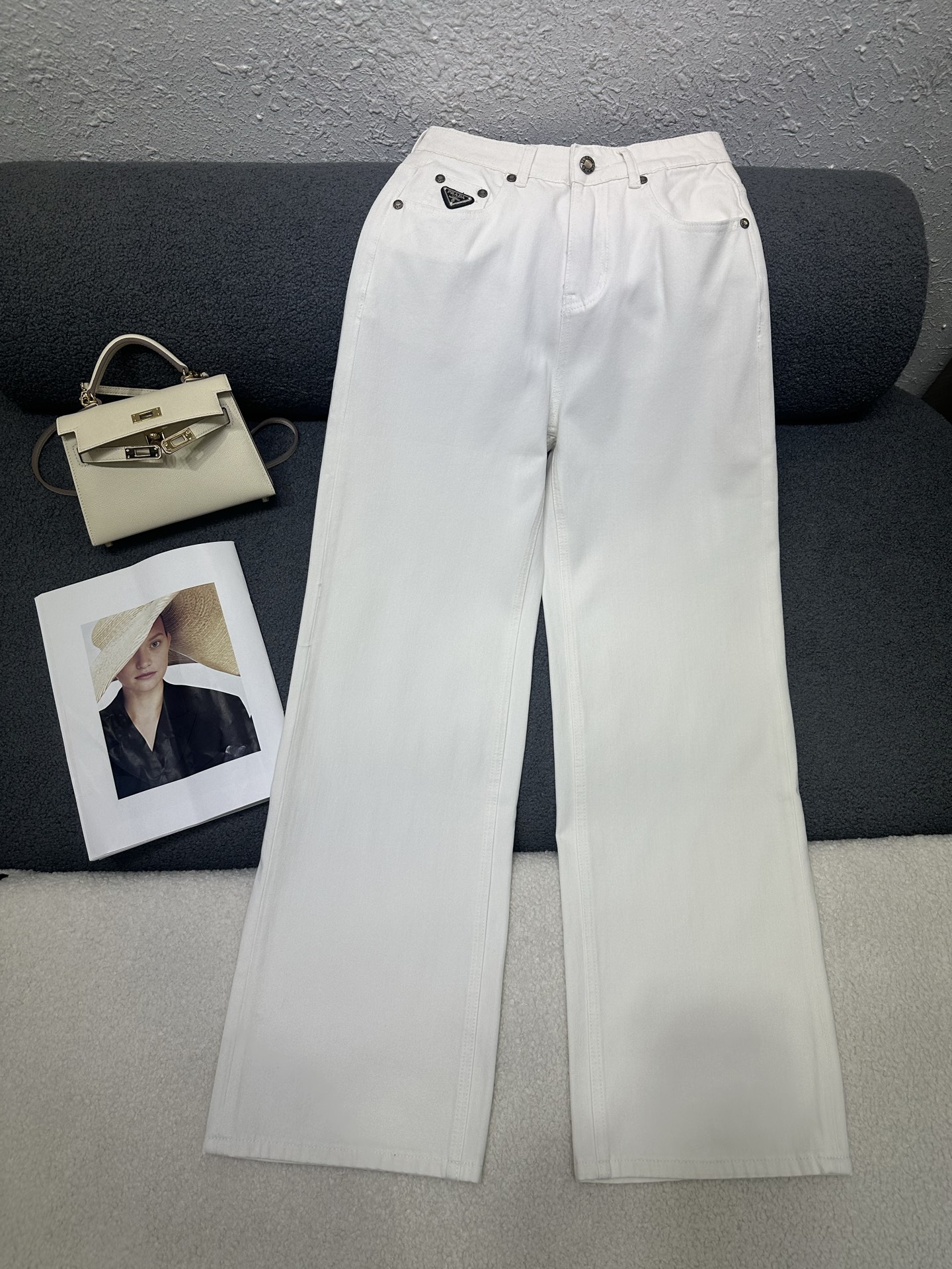 NO:803607,PRADA 26SS new jeans/four-way stretch denim fabric/classic triangle decoration/versatile item/two colors and five sizes 26-30,,prada,jeans,19860909PRADA 26SS新款牛仔裤/四面弹牛仔面料/经典三角牌装饰/百搭单品/两色五码26-30,,prada,jeans,,Women's clothing