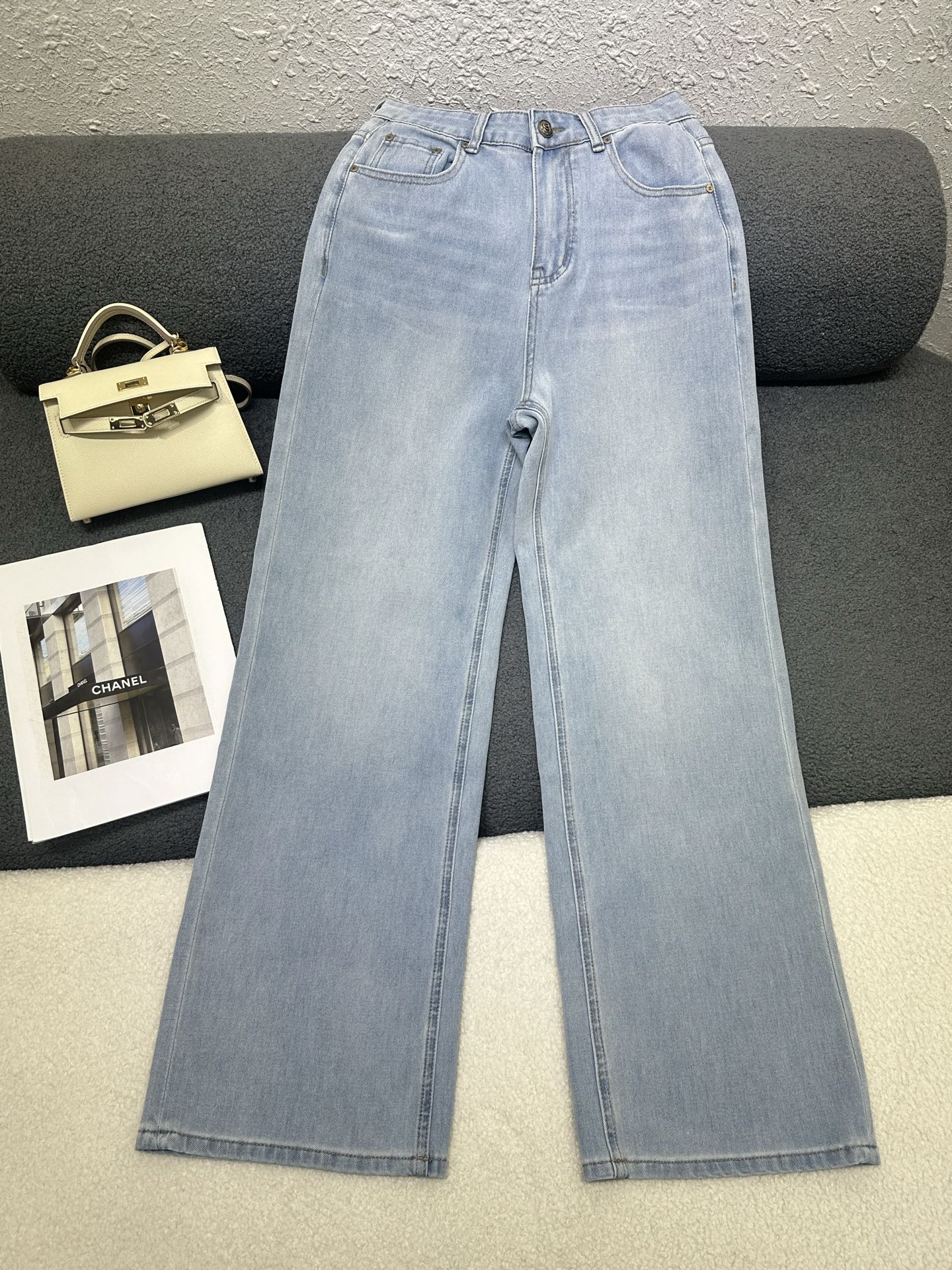 NO:804626,Chanel*2026 new summer denim trousers/pocket double C hot diamond pattern embroidery decoration/exquisite workmanship/high-end quality/two colors SML P,,chanel,19860909Chanel*2026夏季新款牛仔长裤/口袋双C烫钻图案刺绣装饰 /做工精致细腻/高端品质/两色SML P,,chanel,,Women's clothing