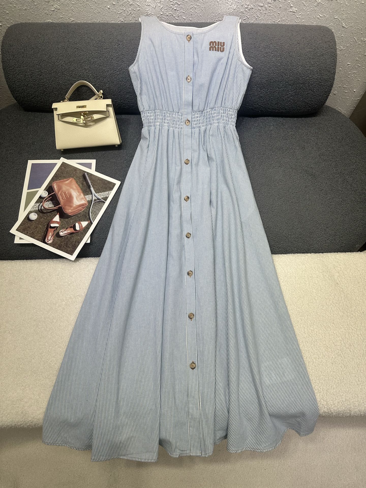NO:805469,MiuMi*/26SS new sleeveless dress with elastic waist/small letter label decoration/casual style/two colors and three codes SML P,,miumiu,skirts,19860909MiuMi*/26SS新款无袖连衣裙腰间松紧弹力/字母小标签装饰/休闲款/两色三码SML P,,miumiu,skirts,,Women's clothing