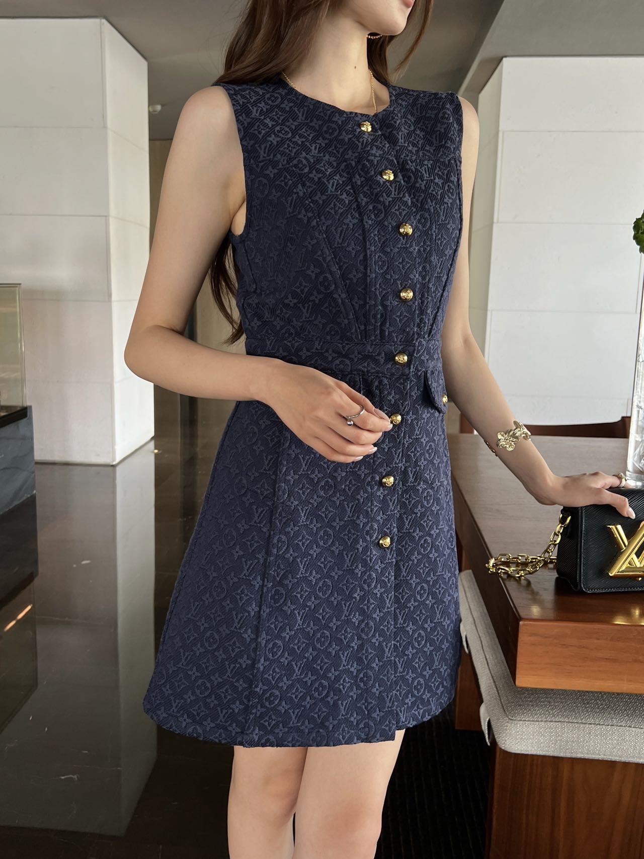 NO:806643,Model upper body picture,,19860909模特上身图,,,Women's clothing