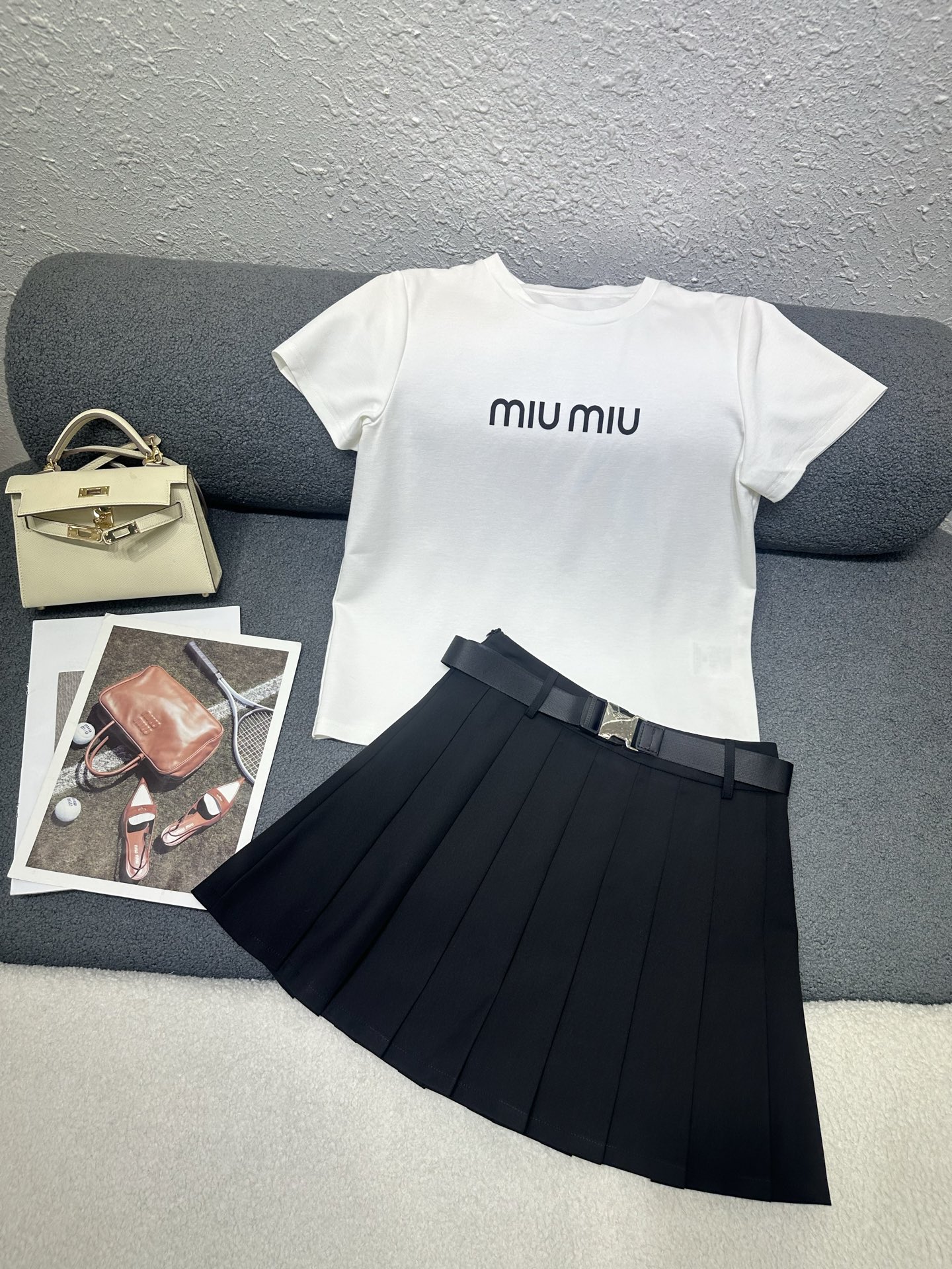 NO:826021,MiuMiu*2026 new summer suit, round neck short-sleeved T-shirt pleated skirt, letter logo printed decoration on the chest, versatile and casual style, skirt with customized belt, slim and versatile silhouette, single color SMLXL,,miumiu,skirts,T-shirt,tees,t-shirt,19860909MiuMiu*2026夏季新款套装 圆领短袖T恤压褶半裙 胸前字母logo印花装饰 版型百搭休闲 半裙搭配定制腰带 版型显瘦百搭 单色SMLXL,,miumiu,skirts,T-shirt,tees，t-shirt,,Women's clothing