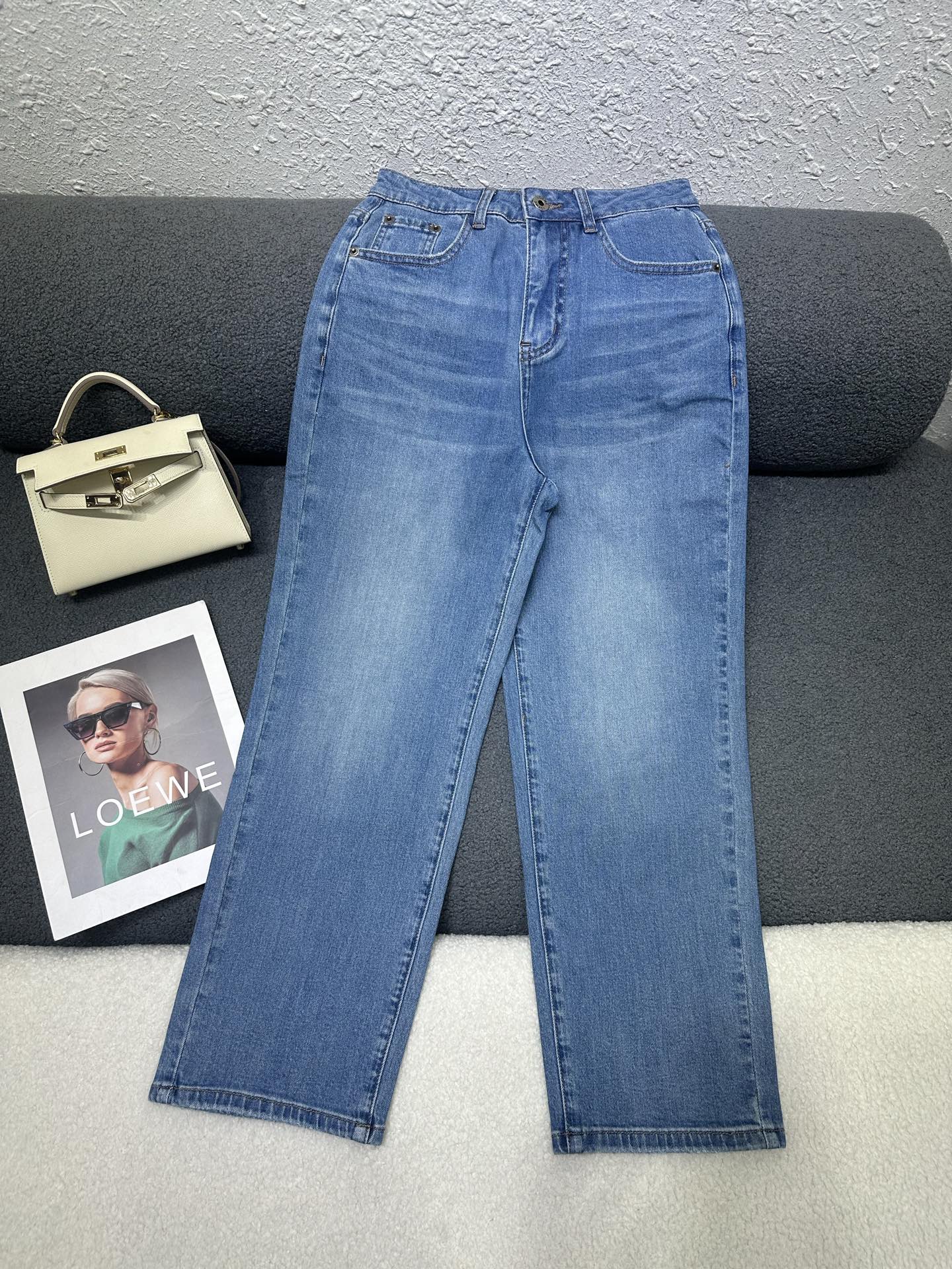 NO:830096,LOEWE*/26SS new denim cropped pants/letter embroidery decoration/versatile item/three-dimensional tailoring design/two colors and five sizes 26-30/,,loewe,19860909LOEWE*/26SS新款牛仔九分裤/字母刺绣装饰/百搭单品/版型设计立体剪裁/两色五码26-30/,,loewe,,Women's clothing