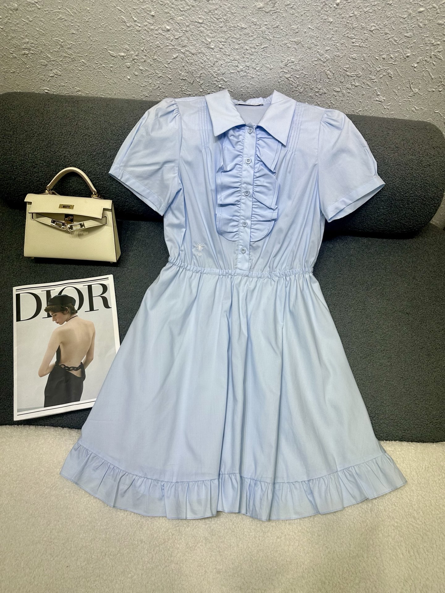 NO:836329,Dior*2026 new summer dress. Classic little bee embroidery embellishment on the waist. Spliced ​​ruffle design at the placket to add a sense of sophistication. Spliced ​​lace design at the hem. The silhouette is age-reducing and modern. Monochrome SML,,dior,skirts,19860909Dior*2026夏季新款连衣裙 腰部经典小蜜蜂刺绣点缀装饰 门襟处拼接荷叶边设计增加精致感 下摆拼接花边设计 版型减龄洋气 单色SML,,dior,skirts,,Women's clothing