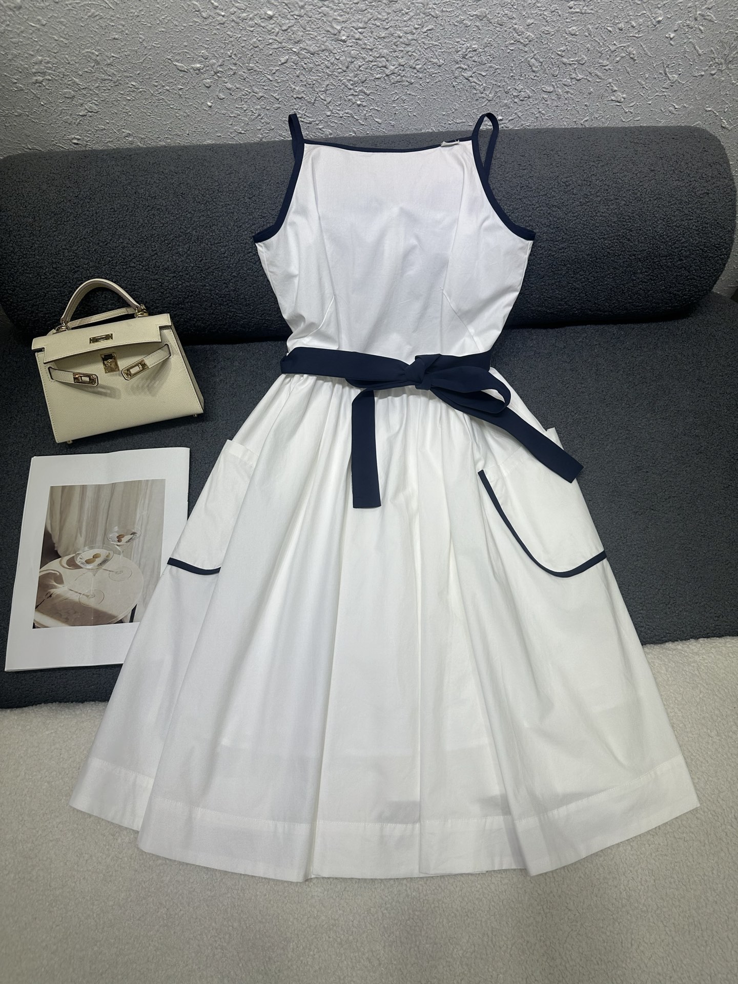 NO:837718,PRADA*/26SS new suspender dress with small letter label decoration/waisted version/matching belt/simple and elegant/single color three codes SML,, prada, skirts,19860909PRADA*/26SS新款吊带连衣裙字母小标签装饰/收腰版型/搭配腰带/简约大气优雅/单色三码SML,,prada,skirts,,Women's clothing
