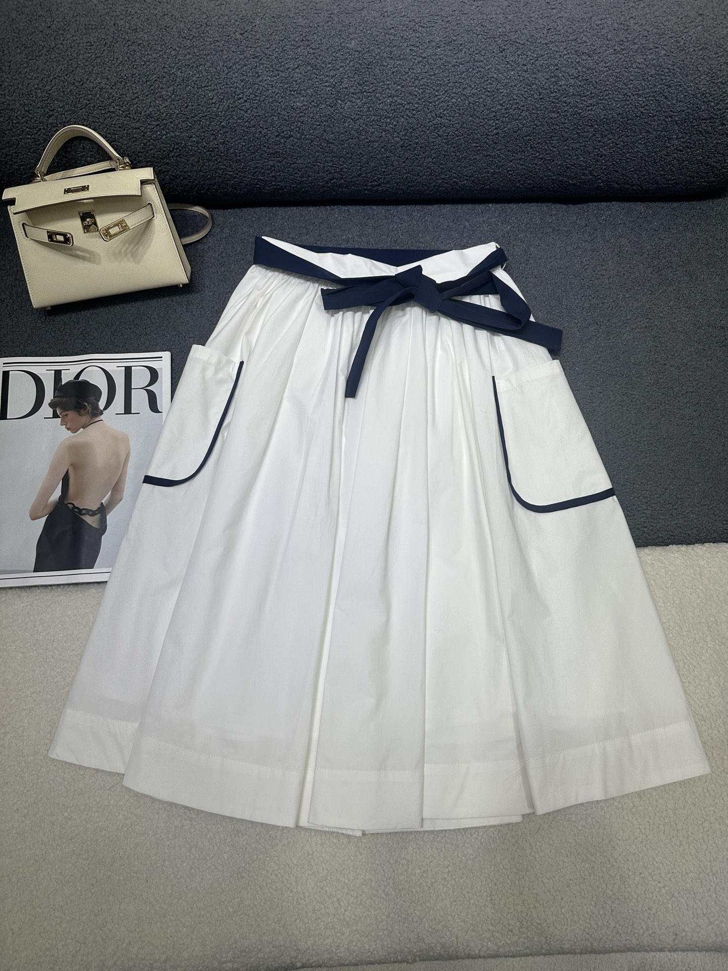 NO:837728,PRADA*/26SS new skirt/letter small label decoration/matching belt/simple and elegant/monochrome three-code SML,,prada,skirts,19860909PRADA*/26SS新款半裙/字母小标签装饰/搭配腰带/简约大气优雅/单色三码SML,,prada,skirts,,Women's clothing