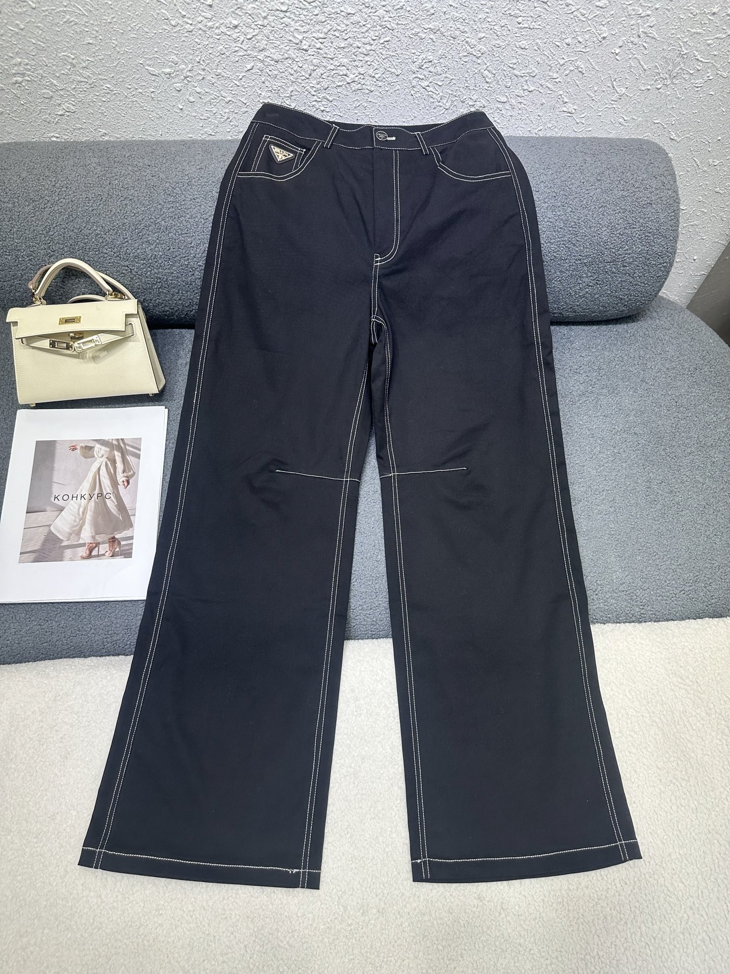 NO:840895,PRADA*2026 new summer denim trousers/classic triangle pattern embroidery decoration/exquisite workmanship/high-end quality/two colors SML,, prada,19860909PRADA*2026夏季新款牛仔长裤/经典三角牌图案刺绣装饰 /做工精致细腻/高端品质/两色SML,,prada,,Women's clothing