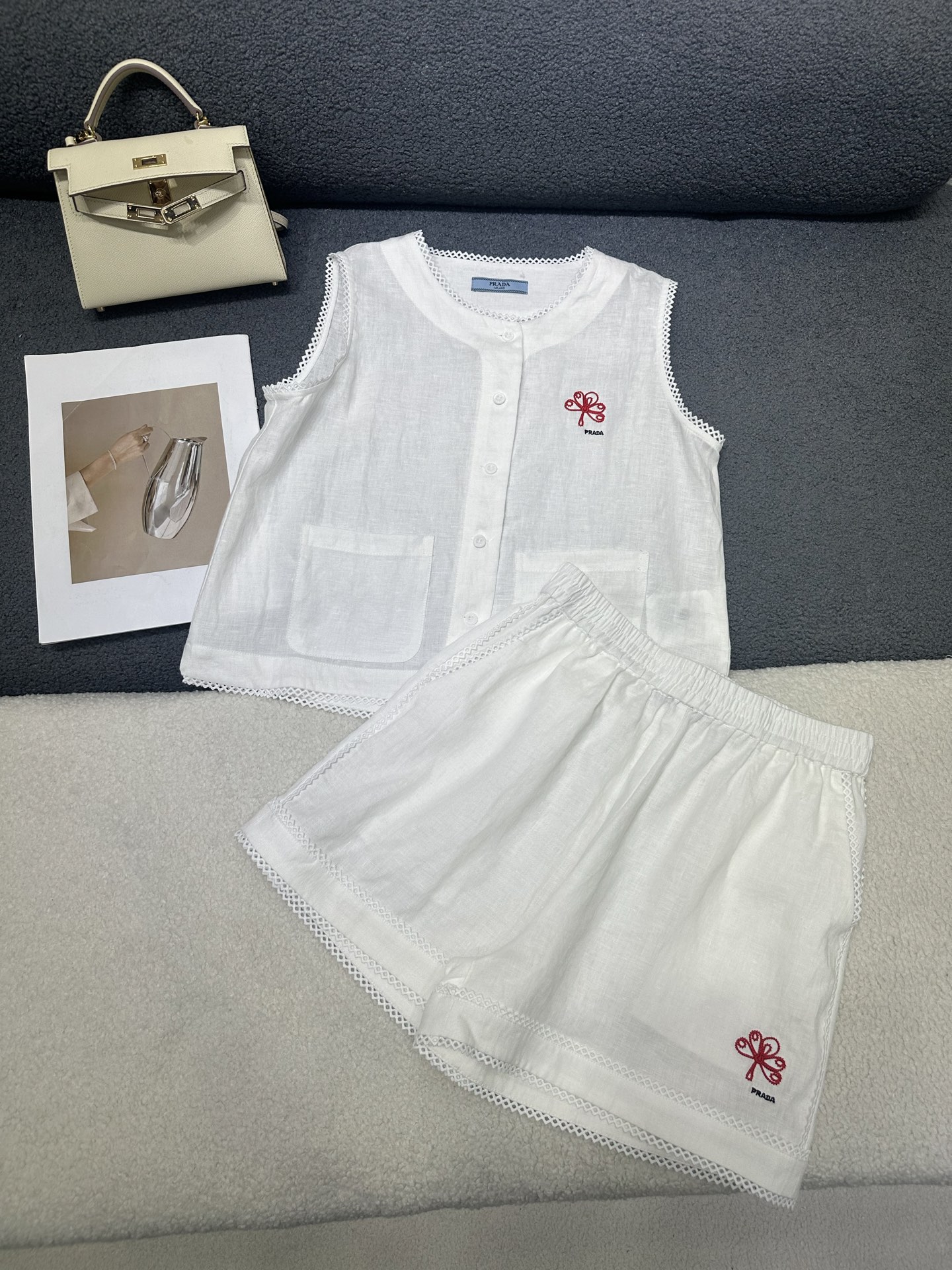 NO:841564,PRADA/2026 new summer suit/letter embroidery decoration on the chest/fabric is high-end and comfortable/the version is not flattering and easy to control/casual, fashionable and generous/monochrome SML,, prada,19860909PRADA/2026夏季新款套装/胸前字母刺绣装饰/面料高级舒适/版型不挑身材 轻松驾驭/休闲时尚大方/单色SML,,prada,,Women's clothing