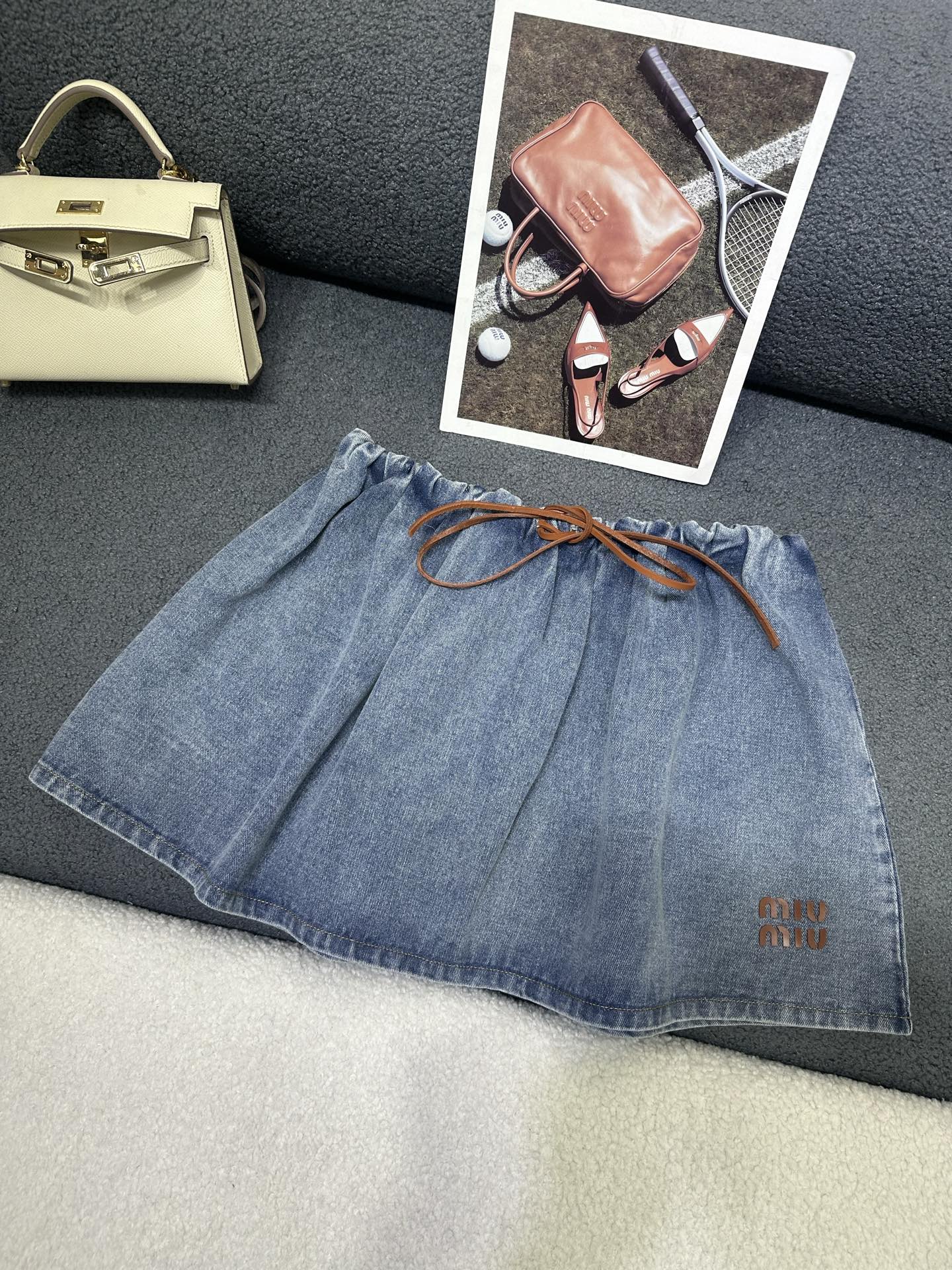 NO:844003,MiuMiu *2026 new denim skirt/letter leather decoration/slim and versatile version/shows temperament/high quality/monochrome SML,,miumiu,skirts,19860909MiuMiu *2026新款牛仔半裙/字母皮质装饰 /版型显瘦又百搭/显气质/高品质/单色SML,,miumiu,skirts,,Women's clothing