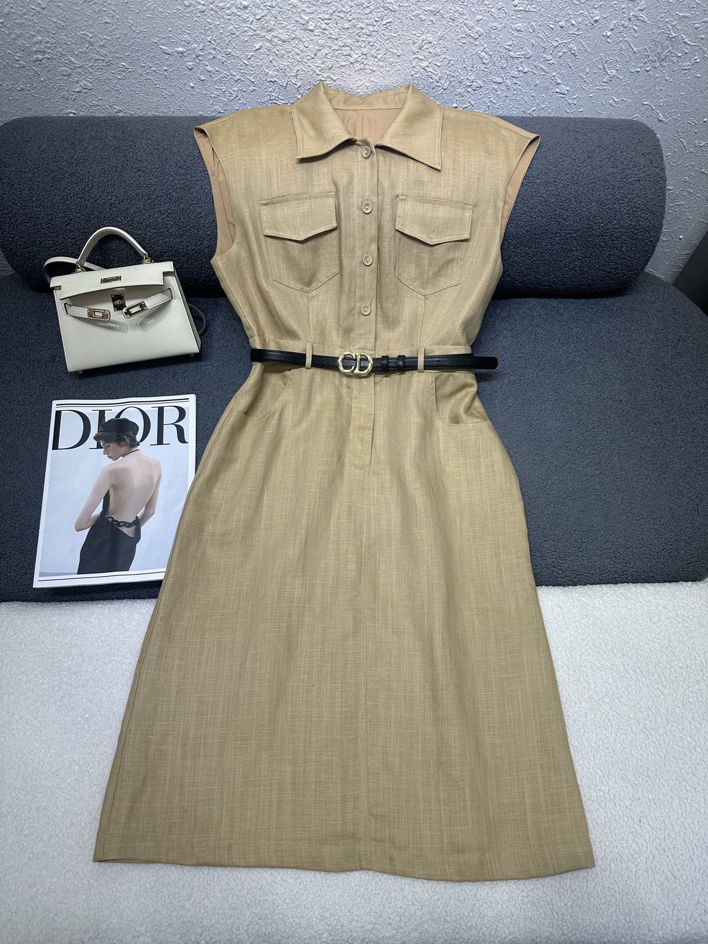 NO:844028,Dior*2026 new summer style lapel sleeveless dress with customized belt. The whole body is made of cotton and linen, breathable and soft. The chest and back panels are decorated with pockets. The version is simple and versatile. Two colors SMLXL, dior, skirts,19860909Dior*2026夏季新款翻领无袖连衣裙 搭配定制腰带 通体棉麻质地透气柔软 胸前/后片都带有口袋装饰 版型简洁百搭 两色SMLXL,,dior,skirts,,Women's clothing