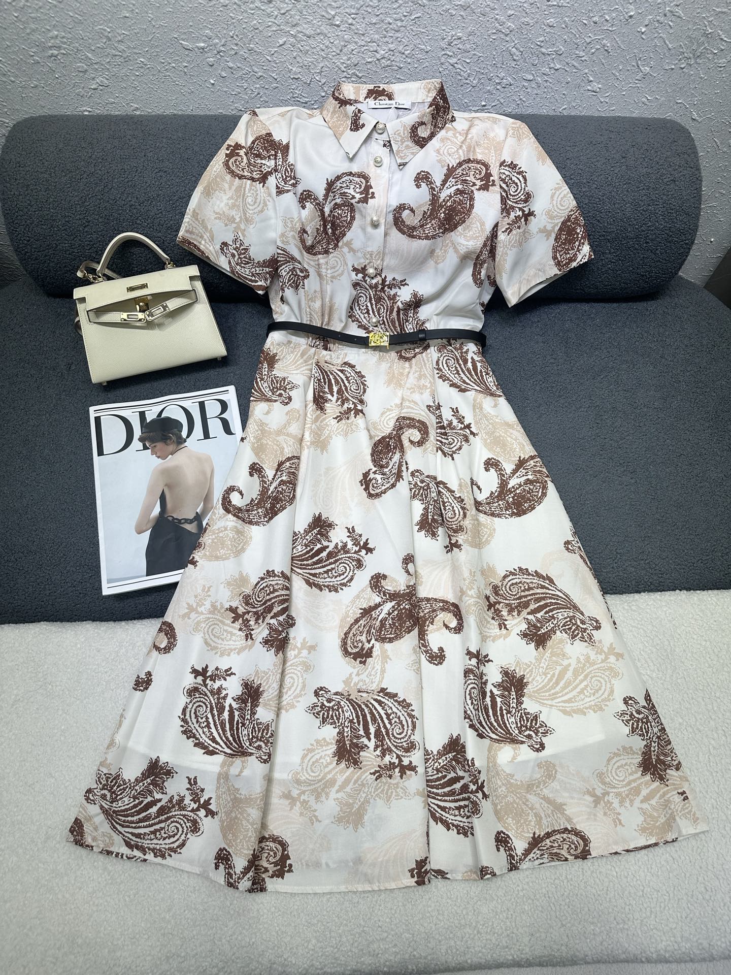 NO:844708,Dior*2026 new summer style lapel short-sleeved dress. All-over new cashew flower printed fabric. Customized logo button matching. Customized belt matching for consistent coordination. Simple and versatile version. Monochrome SML, dior, skirts, T-shirt,19860909Dior*2026夏季新款翻领短袖连衣裙 通体新款腰果花印花面料 定制logo纽扣搭配 定制腰带搭配协调性一致 版型简洁百搭 单色SML,,dior,skirts,T-shirt,,Women's clothing