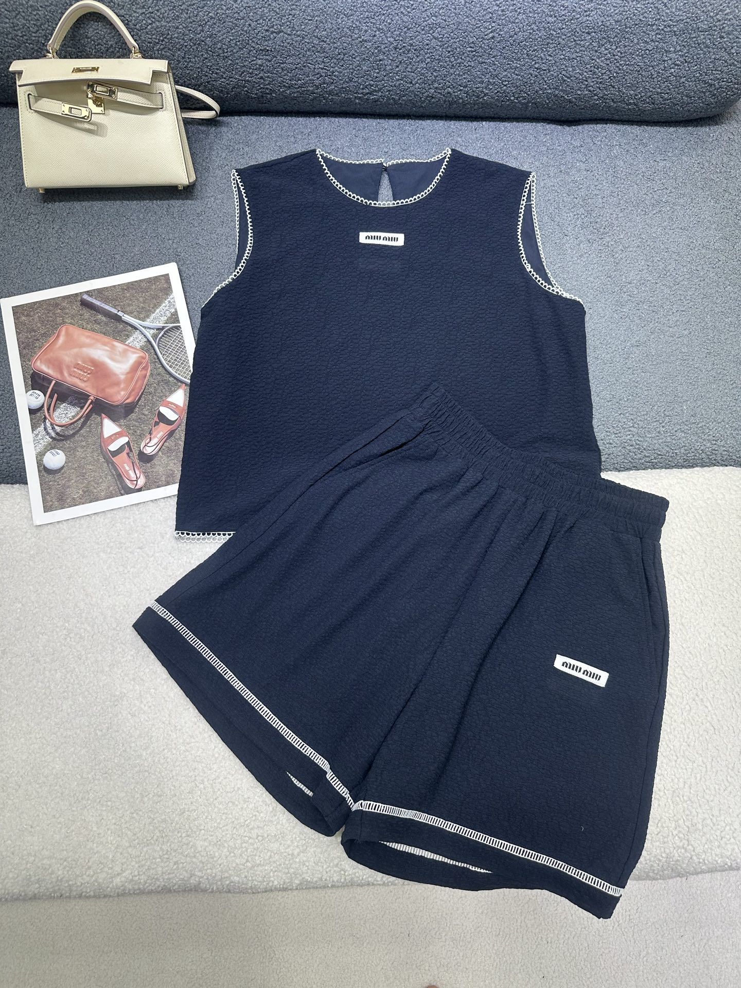 NO:846240,MiuMiu*2026 new summer suit Sleeveless vest and shorts suit/The fabric is soft and comfortable and breathable/The color is fresh and perfect for summer. High quality. Two-color SML,,miumiu,shorts,19860909MiuMiu*2026夏季新款套装 无袖马甲短裤套装/面料柔软舒适 透气也很好/颜色清新极其适合夏天 高品质 两色SML,,miumiu,shorts,,Women's clothing