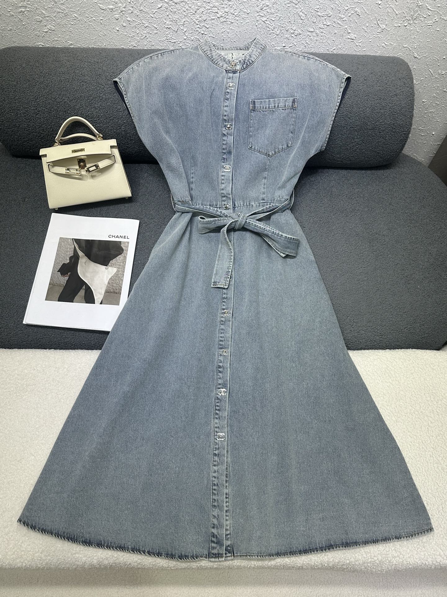 NO:867262,CHANEL*/26SS new style off-shoulder dress with double C embroidery decoration/with its own cloth belt/casual style/high quality/two colors and three codes SML,,chanel,skirts,19860909CHANEL*/26SS新款落肩连衣裙双C刺绣装饰/搭配本身布腰带/休闲款/高品质/两色三码SML,,chanel,skirts,,Women's clothing