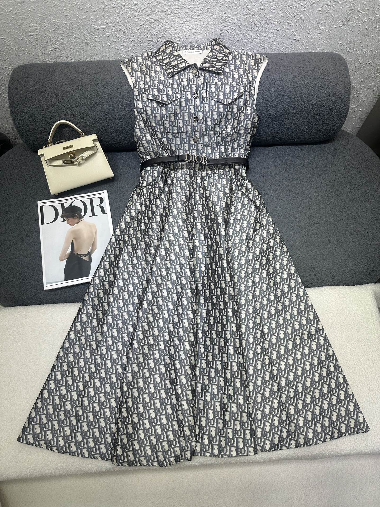 NO:868504,Dior*2026 new summer sleeveless lapel dress, all-over presbyopia logo, jacquard fabric, with classic letter belt, CD bee button, fashionable and elegant, 2 colors SML, dior, skirts,19860909Dior*2026新款夏季无袖翻领连衣裙 通体老花logo 提花面料 搭配经典字母皮带 CD小蜜蜂纽扣 时尚大方 2色SML,,dior,skirts,,Women's clothing