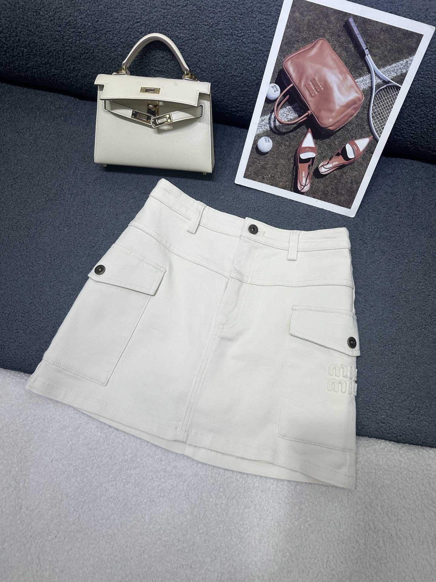 NO:868522,MiuMiu *2026 new denim skirt/letter denim decoration/slim and versatile version/shows temperament/high quality/two colors SML,,miumiu,skirts,19860909MiuMiu *2026新款牛仔半裙/字母牛仔布装饰 /版型显瘦又百搭/显气质/高品质/两色SML,,miumiu,skirts,,Women's clothing