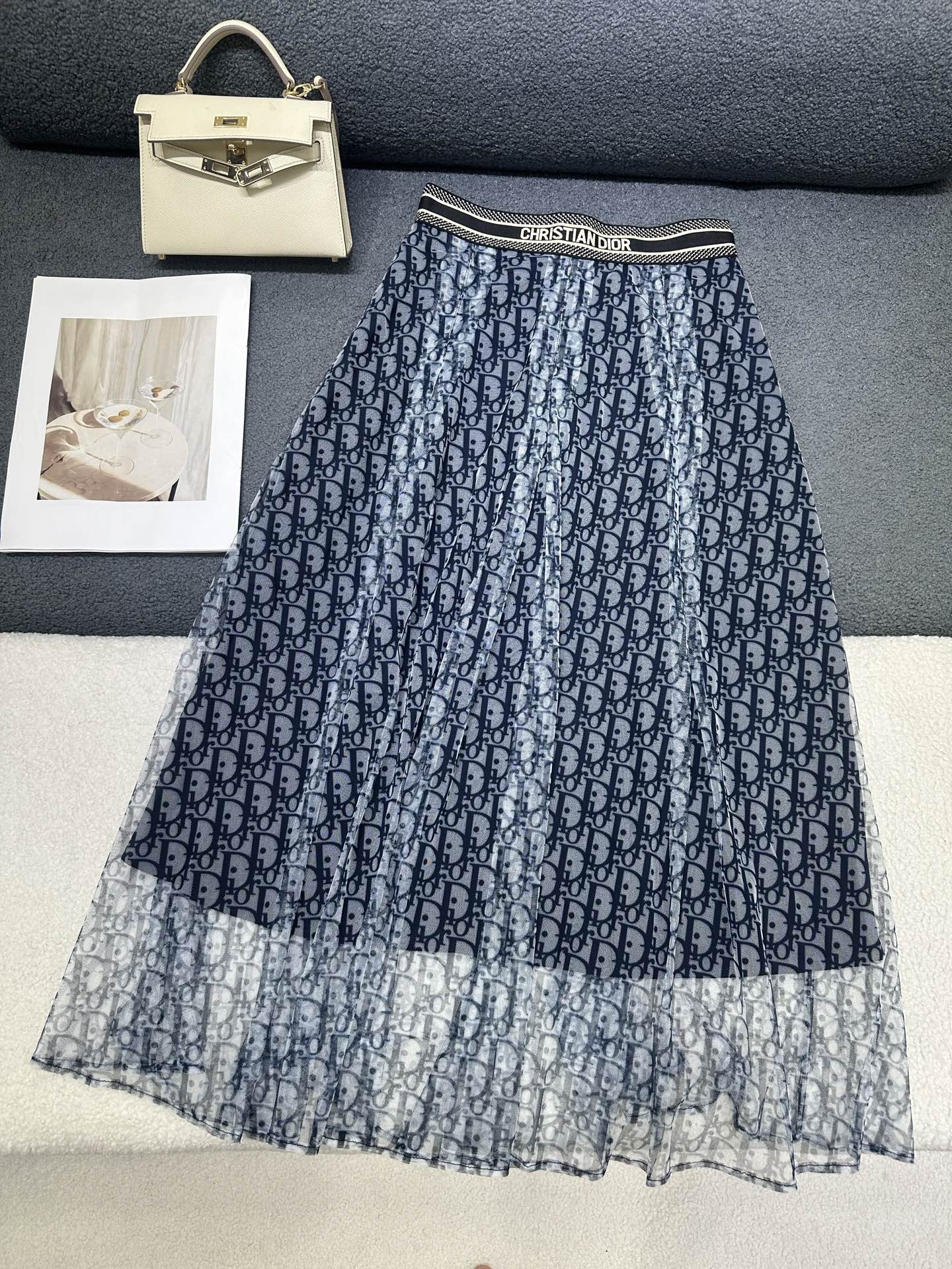 NO:877206,Dior*2026 new summer gauze skirt All-over presbyopia logo printed fabric Spliced ​​letter logo webbing Zipper design on the back piece Light and elegant fabric The version covers the crotch and looks slimming Monochrome SML,, dior, skirts,19860909Dior*2026夏季新款纱裙 通体老花logo印花面料 拼接字母logo织带 后片处做拉链设计 面料轻薄飘逸 版型遮胯显瘦 单色SML,,dior,skirts,,Women's clothing