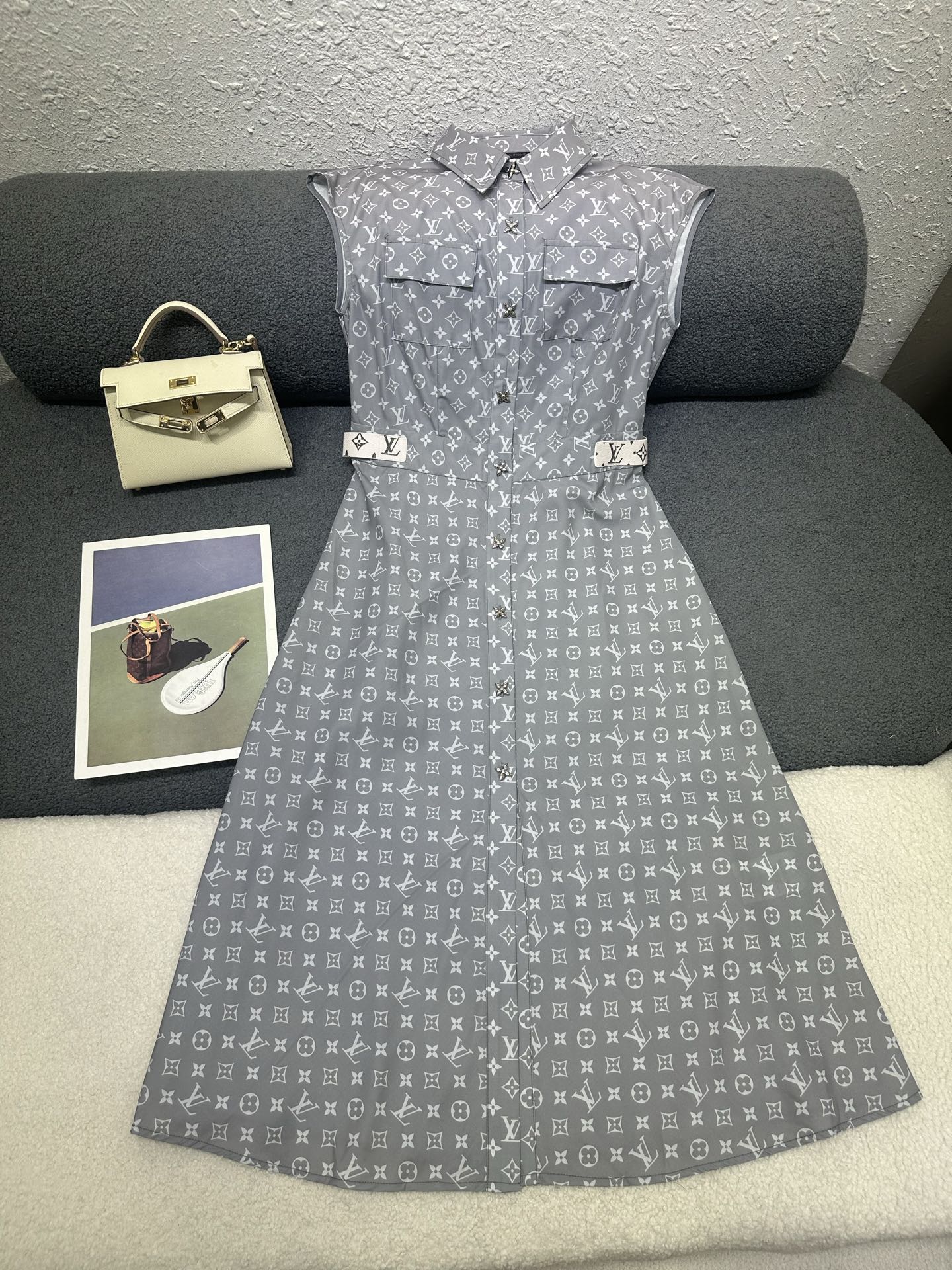 NO:877162,Louis Vuitton*2026 new summer dress Presbyopia pattern Four-leaf clover buttons Adjustable elastic belt design Light and comfortable fabric High-quality 2-color SML,,louis vuitton,skirts,19860909Louis Vuitton*2026夏季新款连衣裙 老花图案 四叶草纽扣 调节松紧皮带设计 面料轻薄舒适 高品质2色SML,,louis vuitton,skirts,,Women's clothing