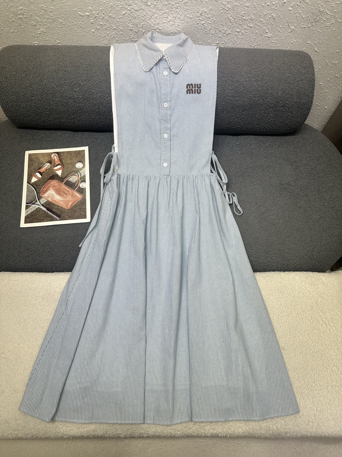 NO:878742,MiuMiu */26SS new sleeveless lapel dress/letter small label decoration/fashionable and elegant/two colors and three codes SML,,miumiu,skirts,19860909MiuMiu */26SS新款无袖翻领连衣裙/字母小标签装饰/时尚优雅/两色三码SML,,miumiu,skirts,,Women's clothing
