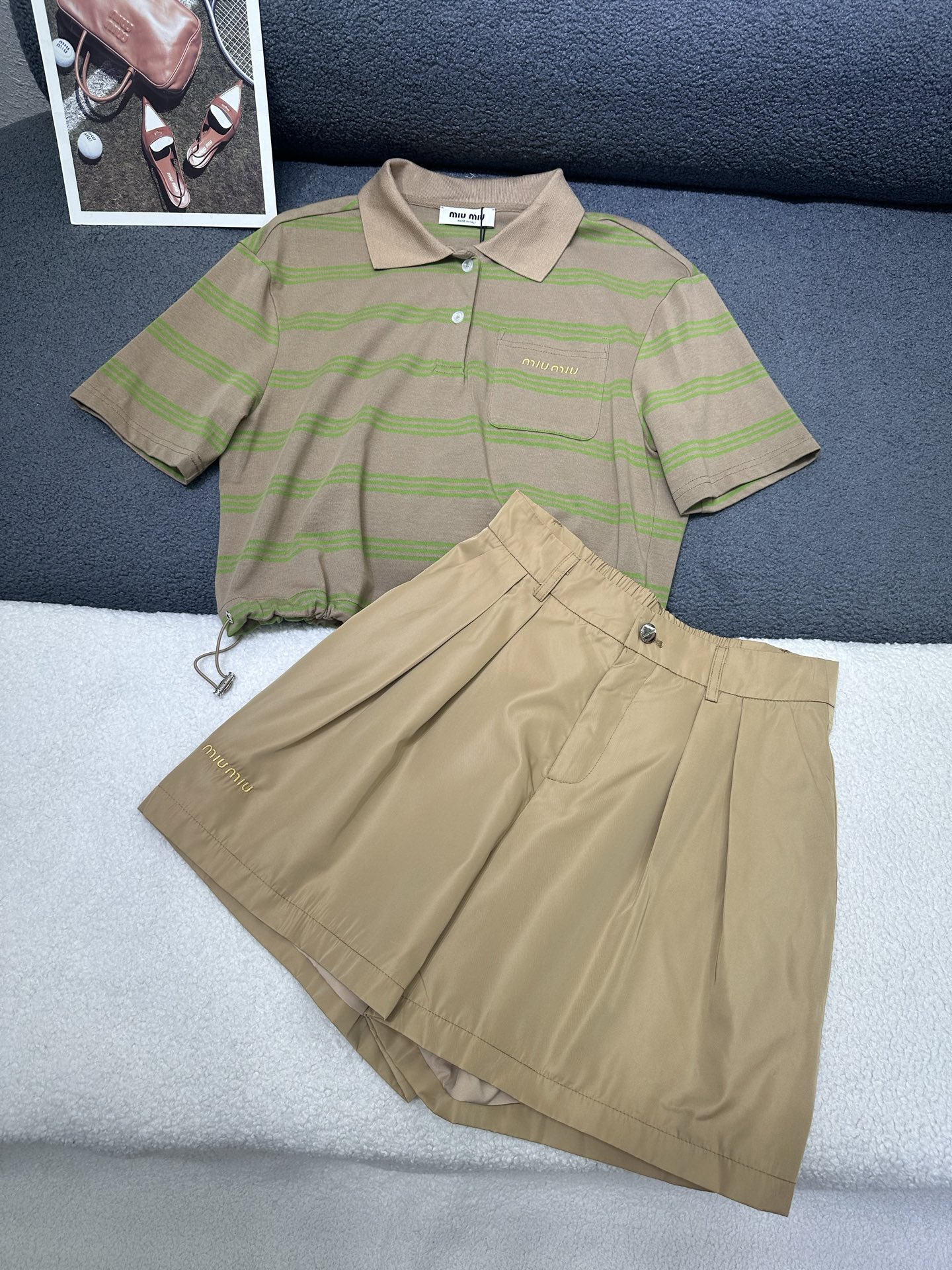 NO:879022,MiuMiu/2026 new summer suit, striped lapel top with drawstring design, embroidered pocket LOGO on the chest, paired with casual shorts, fashionable and age-reducing, 2 colors SML,,miumiu,shorts,19860909MiuMiu/2026夏季新品套装,条纹翻领上衣下次抽绳设计,胸前刺绣口袋LOGO,搭配休闲短裤时髦又减龄,2色SML,,miumiu,shorts,,Women's clothing
