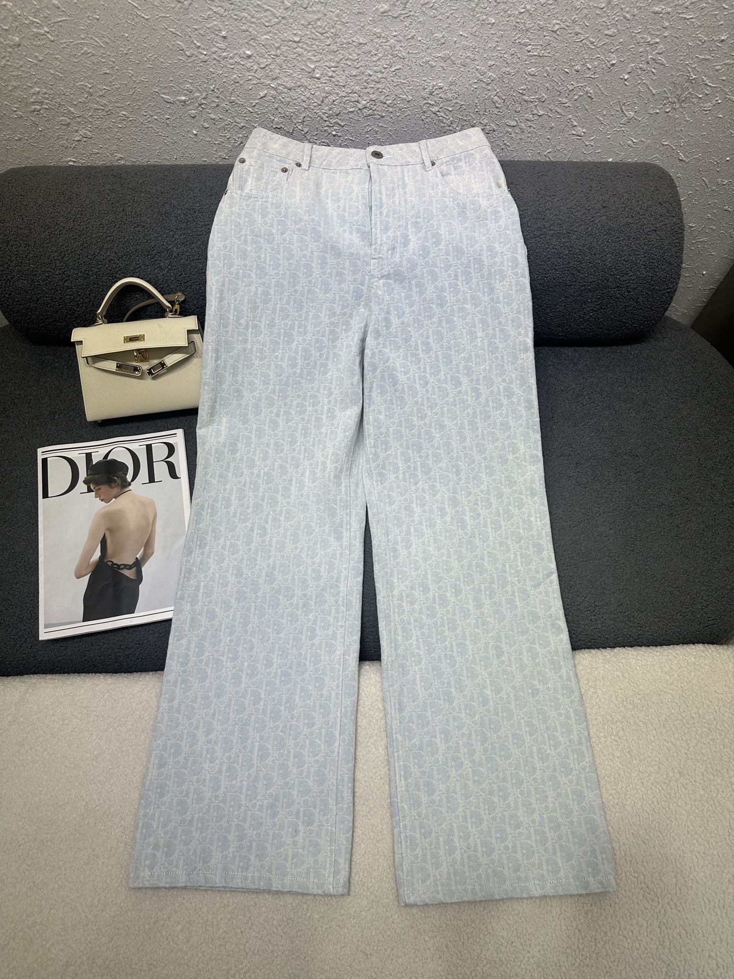 NO:888739,G's jacquard denim trousers are classic and sophisticated, with a high-end atmosphere and a full sense of luxury. Innovative fabrics are light and soft. The actual product is very good!  Upper body is fashionable and versatile, high quality, sizes SML, gucci,19860909G家提花牛仔长裤经典老花 高级大气 满满的穿搭高级感 创新面料 轻盈柔软 实物非常赞！上身洋气百搭 高品质 尺码SML,,gucci,,Women's clothing