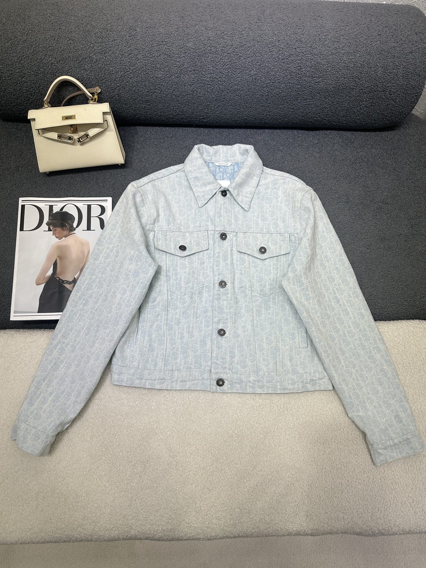 NO:888650,The G jacquard denim jacket is classic and has a high-end atmosphere. It is full of high-end wear. Innovative fabrics are light and soft. The actual product is very good!  The upper body is fashionable and versatile. High quality. Available in sizes SML, gucci, jackets & coats,19860909G家提花牛仔外套经典老花 高级大气 满满的穿搭高级感 创新面料 轻盈柔软 实物非常赞！上身洋气百搭 高品质 尺码SML,,gucci,jackets & coats,,Women's clothing