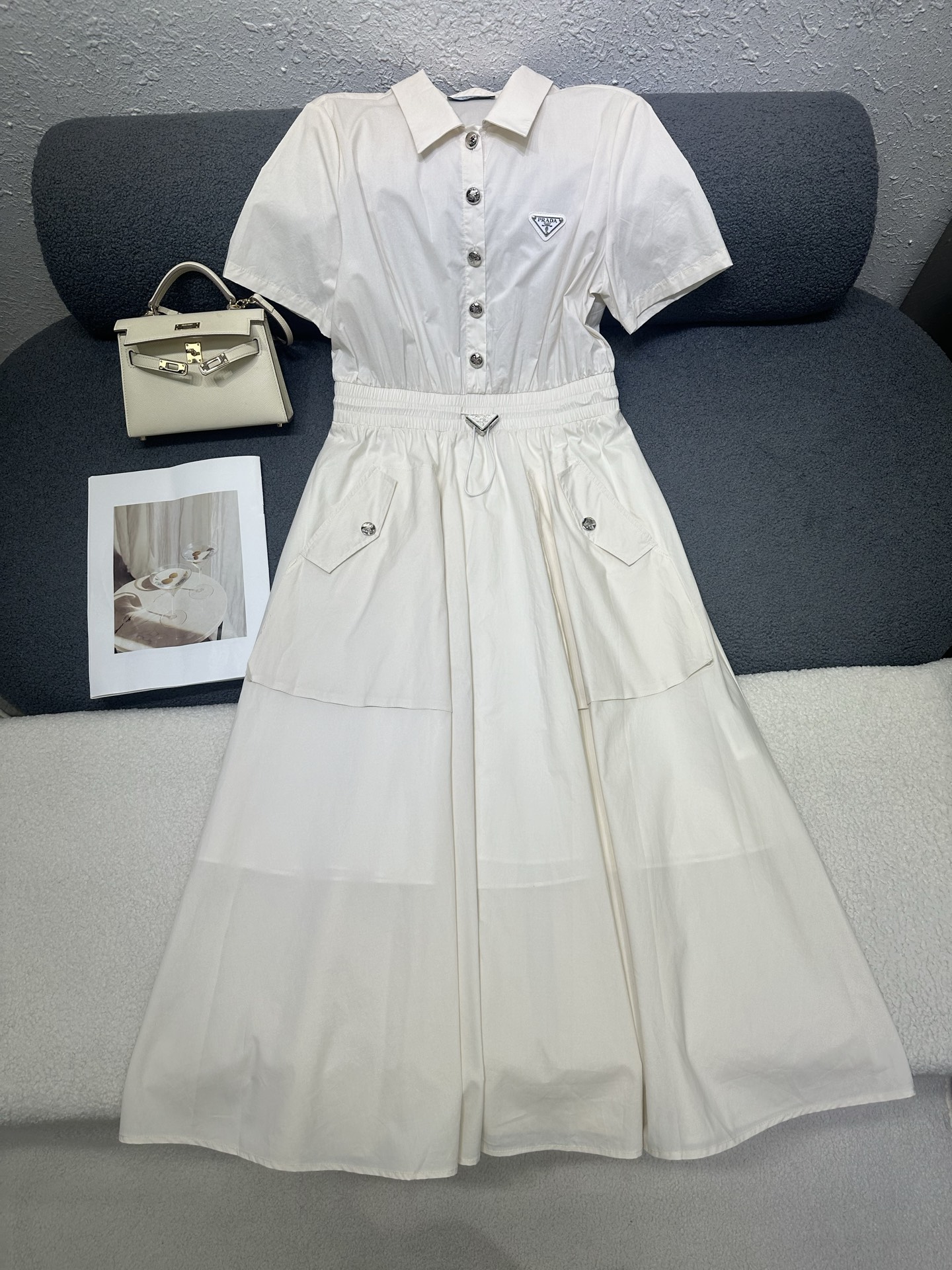NO:890244,PRADA*2026 new short-sleeved dress with classic triangle logo, waist elastic design, light and comfortable fabric, high quality, two colors and three codes, SML, prada, skirts, T-shirt,19860909PRADA*2026新款短袖连衣裙经典三角标 收腰松紧设计 面料轻薄舒适 高品质 两色三码SML,,prada,skirts,T-shirt,,Women's clothing