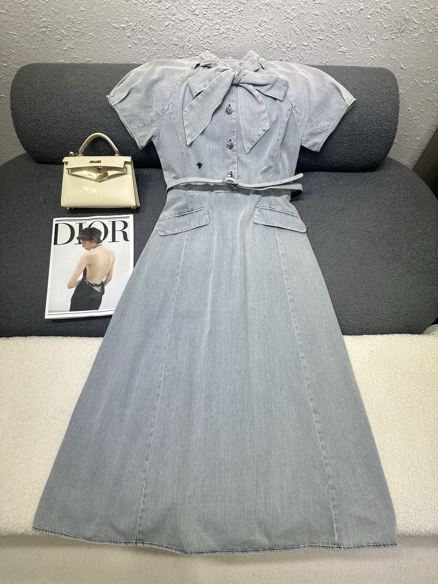 NO:891104,Dior's new denim dress. Washed retro-feel fabric. The colors are super versatile. Made of pure cotton. Soft and delicate to the touch. High quality. Two-color SML, dior, skirts,19860909Dior新款牛仔连衣裙 洗水复古感面料,色系超级百搭,采用的纯棉材质,触感柔软细腻,高品质 两色SML,,dior,skirts,,Women's clothing