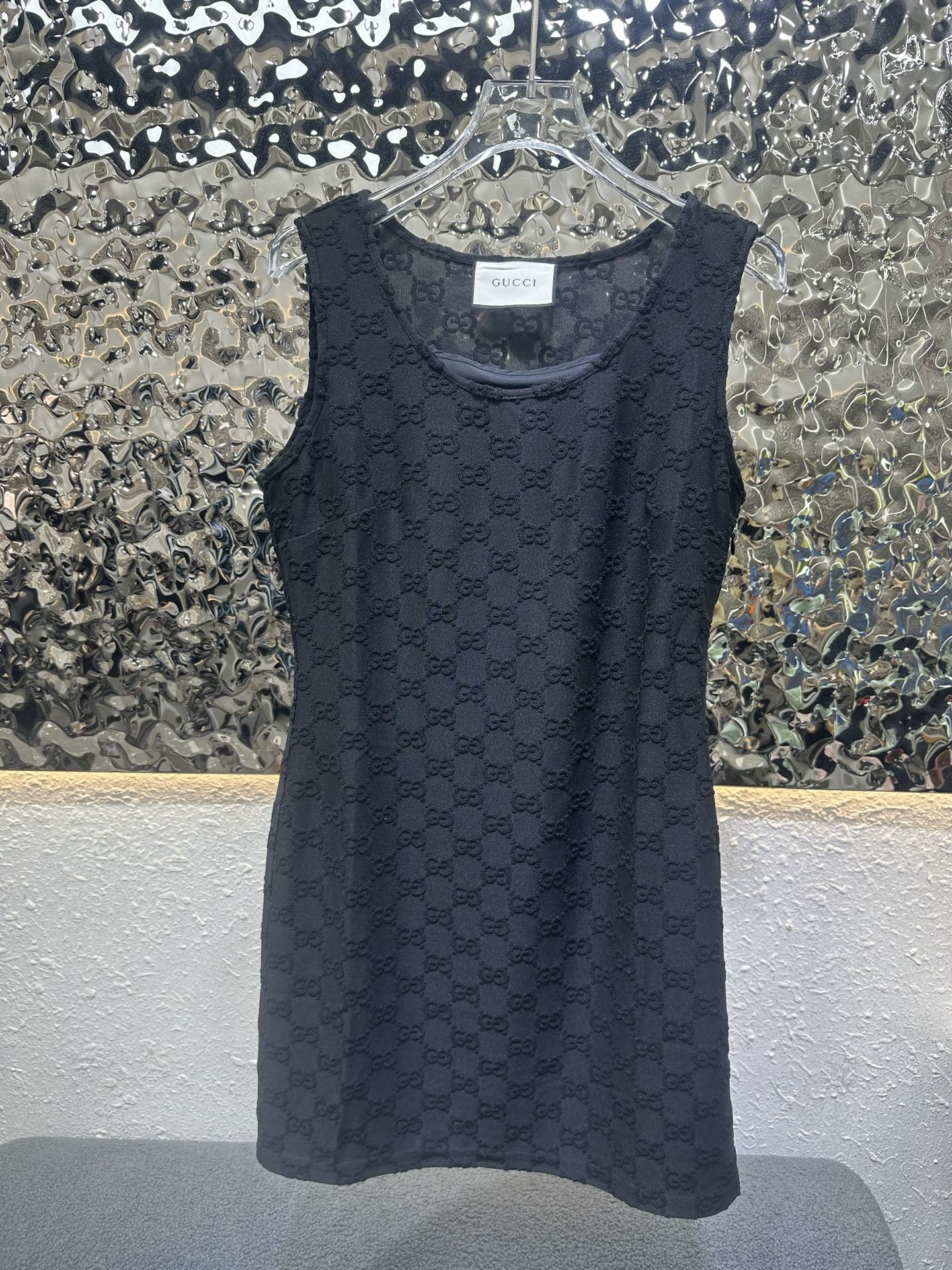 NO:902360,G's new round neck sleeveless dress, all-over double G jacquard fabric, with suspender lining (two real pieces), zipper design on the side, slim fit, light and comfortable fabric, single color SML,,gucci,skirts,19860909G家新款圆领无袖连衣裙 通体双G提花面料 附吊带里衬（真两件）侧边做拉链设计 版型修身显瘦 面料轻薄舒适 单色SML,,gucci,skirts,,Women's clothing