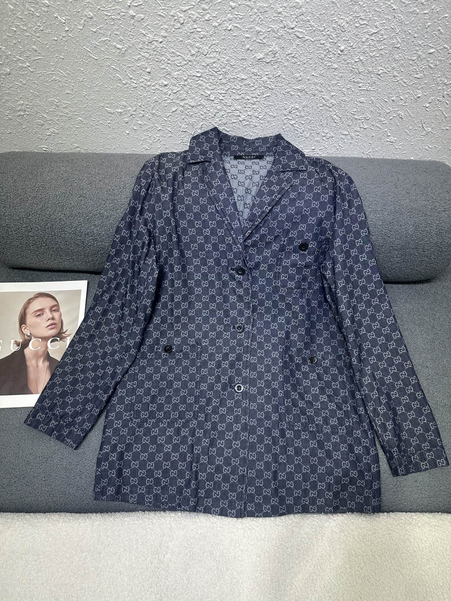 NO:903670,G's new denim shirt jacket, all-over double G jacquard fabric, customized logo buttons, two pocket decorations, washed denim fabric, light and comfortable, loose and tolerant, single color SML,,gucci,jackets & coats,19860909G家新款牛仔衬衣外套 通体双G提花面料 定制logo纽扣搭配 两处口袋装饰 洗水牛仔面料轻薄舒适 版型宽松包容性强 单色SML,,gucci,jackets & coats,,Women's clothing