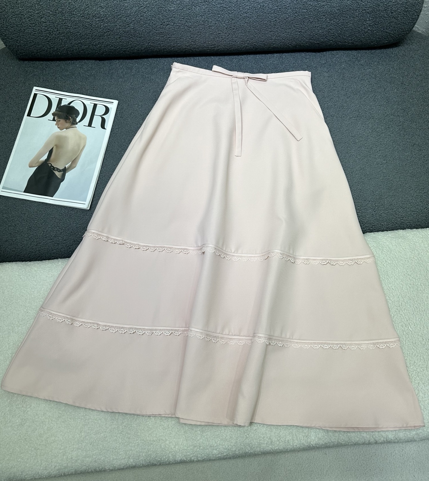 NO:909830,dio* pale pink lace spliced ​​bow wide fishtail skirt. It is made of smooth and draping high-density satin fabric with a soft matte luster. It is not easy to wrinkle and has excellent drape. The high-waisted and large A version perfectly modifies the crotch line. Pear-shaped figures can be worn with eyes closed. Two layers of exquisite hollow lace are used for layered design. The details are exquisite but not tacky. The small bow design at the waist gives just the right girly look. Monochrome, dior, skirts,19860909dio* 淡粉色蕾丝拼接蝴蝶结大摆鱼尾半身裙 选用顺滑垂坠的高密缎面面料,自带柔和哑光光泽,不容易起皱,垂感极佳,高腰大A的版型,完美修饰胯部线条,梨形身材闭眼入,两层精致的镂空蕾丝做分层设计,细节精致又不俗气,腰头的蝴蝶结小设计,少女感恰到好处 单色,,dior,skirts,,Women's clothing