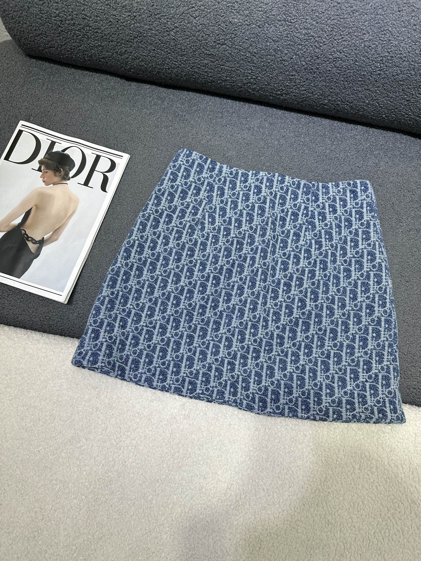 NO:925123,D's new skirt, all-over presbyopia logo jacquard fabric, made of denim terry fabric with excellent texture, zipper design on the back piece, versatile and western style, single color SML, dior, skirts,19860909D家新款半裙 通体老花logo提花面料 采用牛仔毛巾布面料质感极佳 后片处做拉链设计 版型百搭洋气 单色SML,,dior,skirts,,Women's clothing