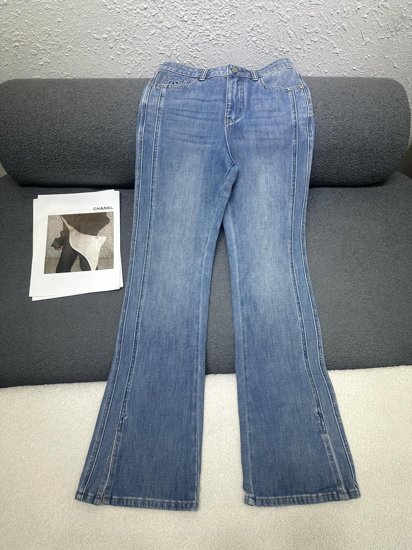 NO:929077,Chanel*2026 new denim trousers/pocket double C pattern embroidery decoration/exquisite workmanship/high-end quality/single color 26/27/28/29/30,,chanel,19860909Chanel*2026新款牛仔长裤/口袋双C图案刺绣装饰 /做工精致细腻/高端品质/单色26/27/28/29/30,,chanel,,Women's clothing