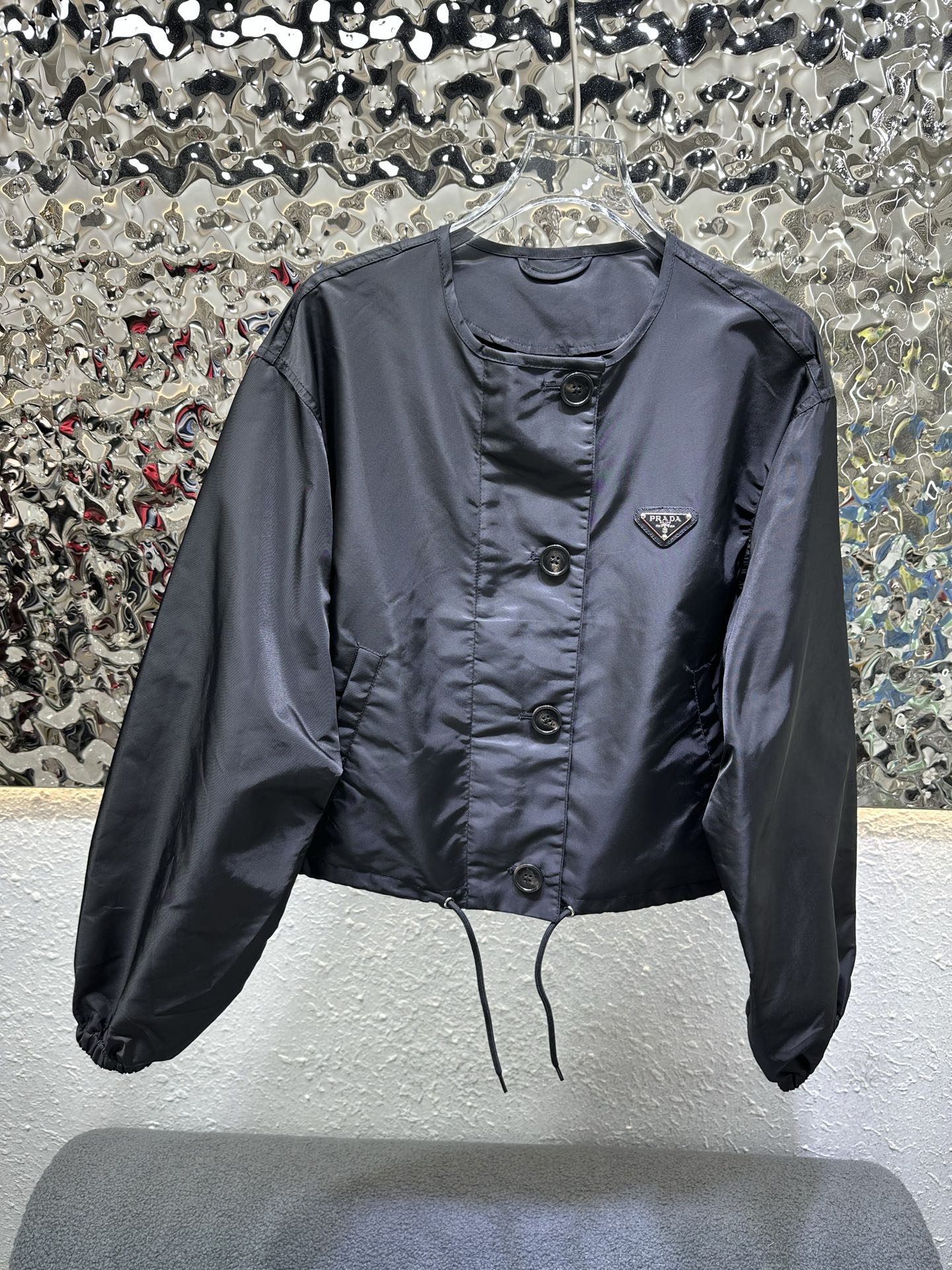 NO:945913,P's triangle logo nylon jacket is fashionable, low-key, luxurious and high-end!  The style is versatile and not picky, and the quality of workmanship depends on the details. A must-have for white, rich and beautiful women!  Highly recommended High quality Size SML l,,jackets & coats,jackets & coats,19860909P家三角标尼龙夹克外套 时髦低调气质又奢华高级！版型百搭不挑人,做工品质看细节.白富美必入！强烈推荐 高品质 尺码SML l,,jackets & coats,jackets & coats,,Women's clothing