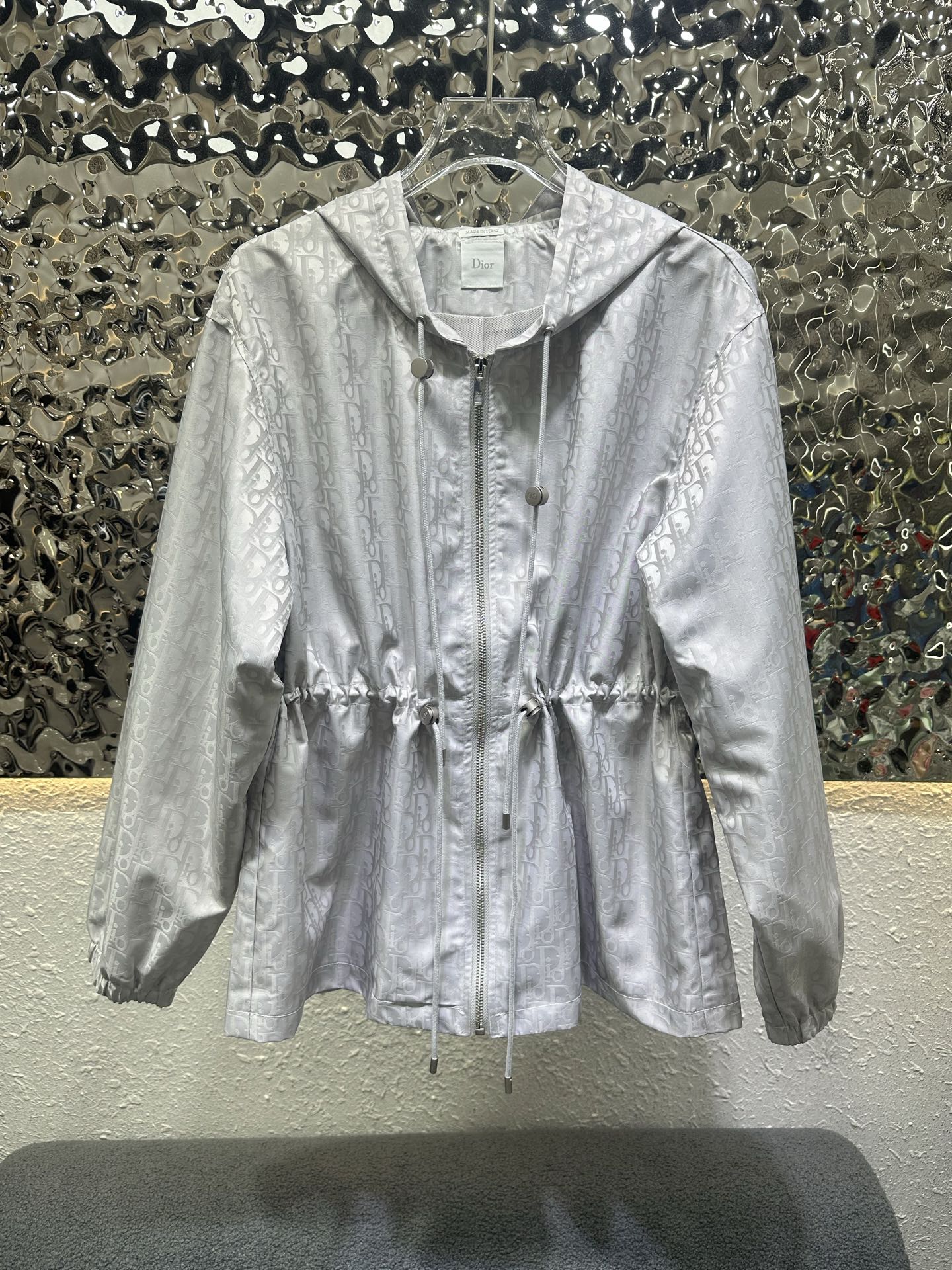 NO:953559,D's presbyopic hooded jacket has an elastic waist, is classic and stylish, and has its own aura. The fabric texture is very nice, fashionable and high-end, and the color is super positive. The upper body is whiter and slimmer. It has a cool and handsome series. The upper body has a full aura when walking. The length is just right. It is easy to control. High quality. Size SML, dior, jackets & coats, hats,19860909D家老花连帽外套 设计松紧腰 经典又有型 自带气场 面料质感很奈斯 时髦又高级 颜色超级正 上身显白又显瘦 自带酷帅感的系列 走路都带风上身气场全开 长度恰到好处 轻松驾驭 高品质 尺码SML,,dior,jackets & coats,hats,,Women's clothing